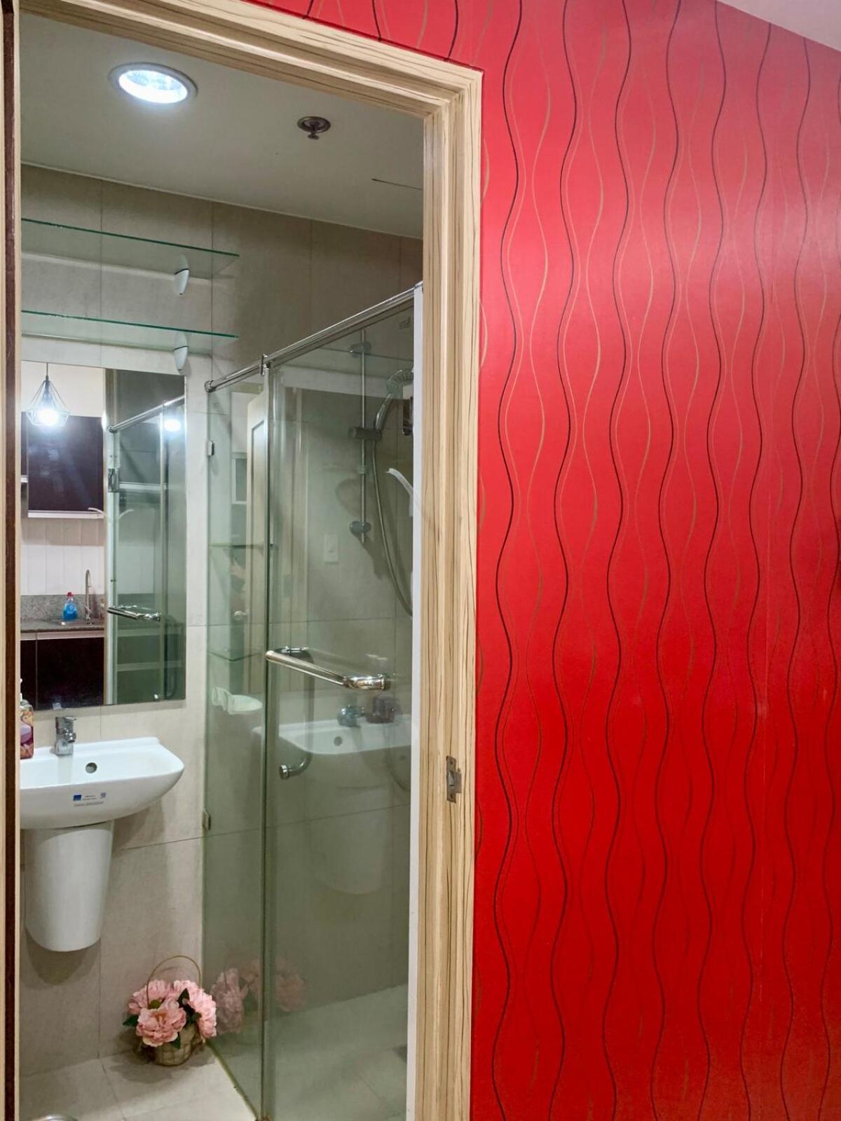 Cozy Studio Near Abreeza Mall a Balcony with City and Sea View