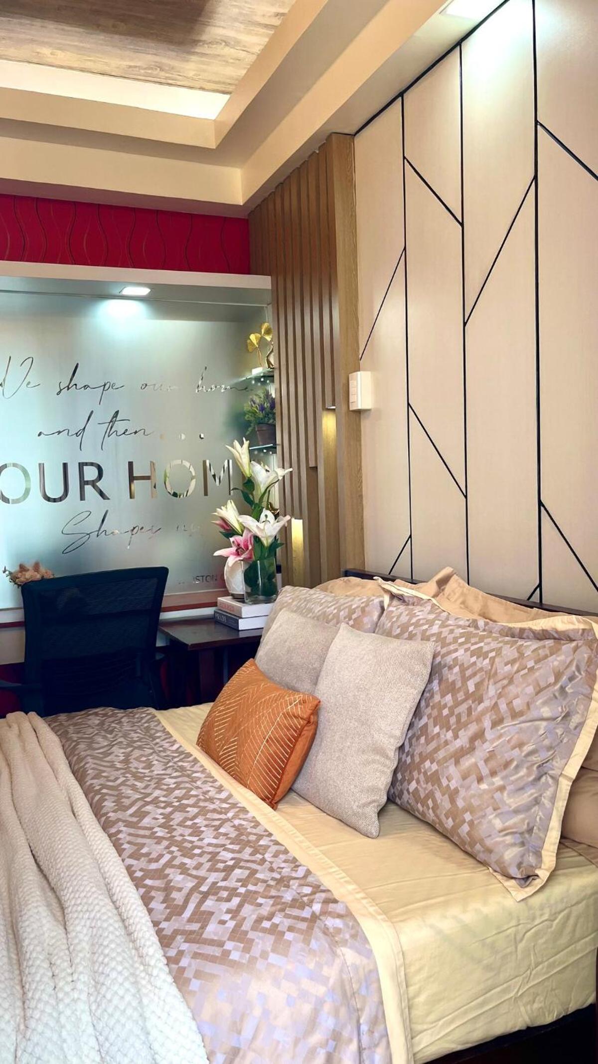 Cozy Studio Near Abreeza Mall a Balcony with City and Sea View