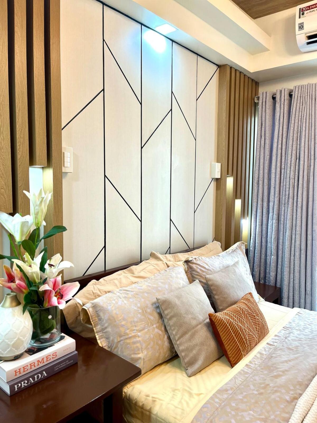 Cozy Studio Near Abreeza Mall a Balcony with City and Sea View