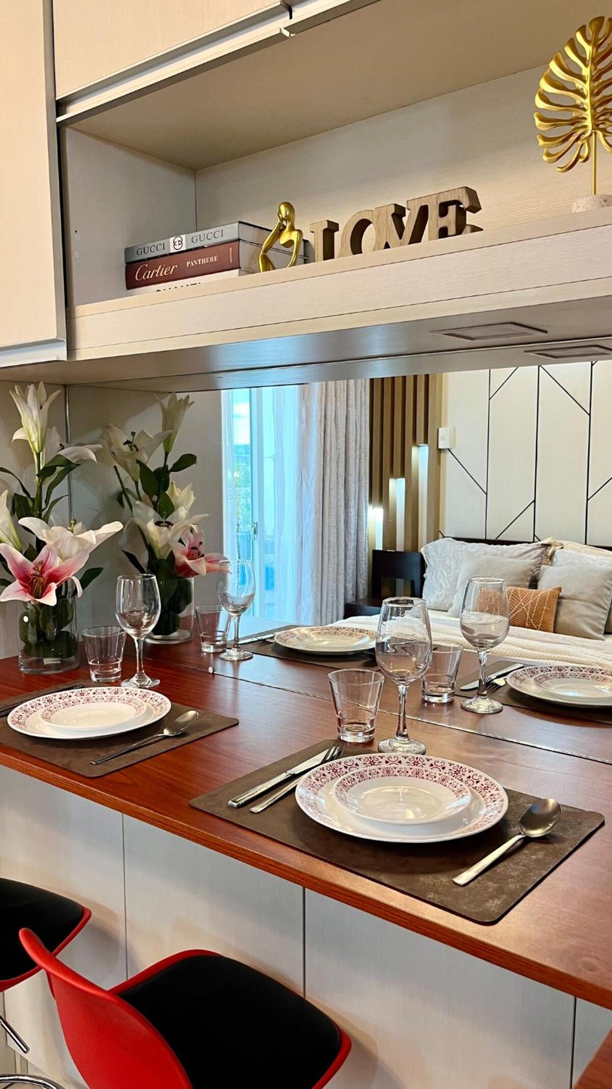 Cozy Studio Near Abreeza Mall a Balcony with City and Sea View