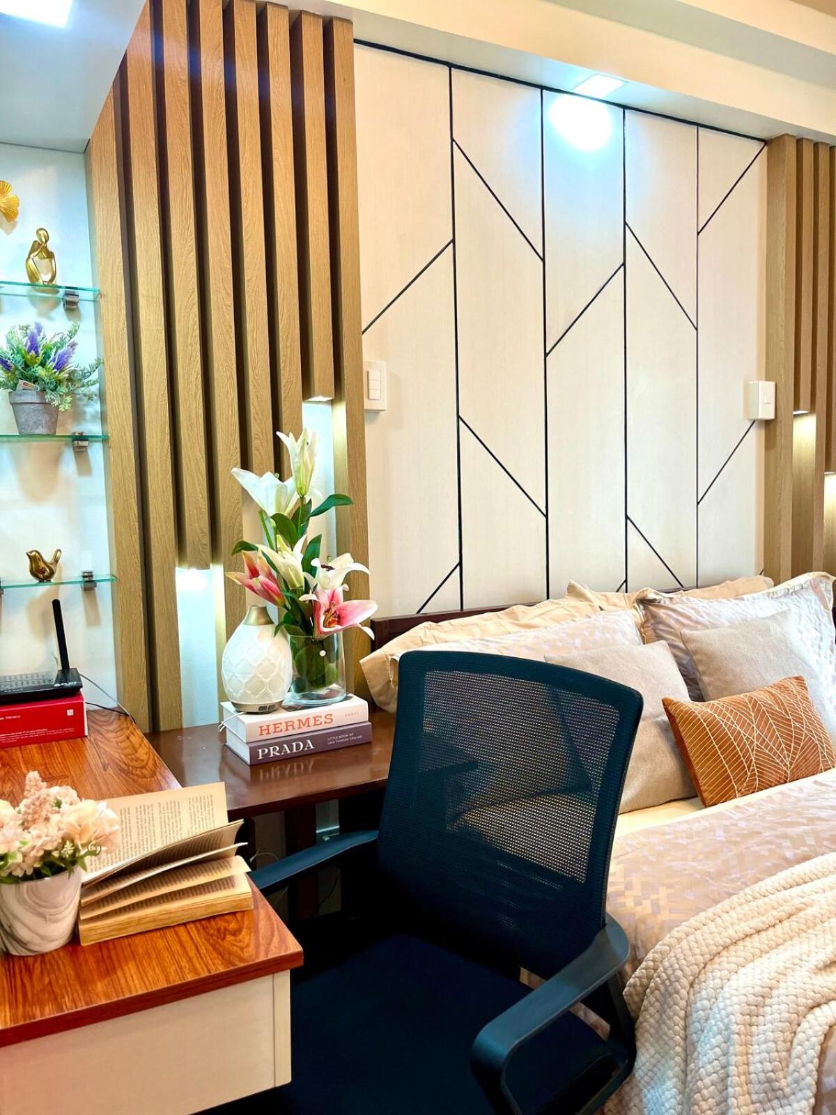 Cozy Studio Near Abreeza Mall a Balcony with City and Sea View