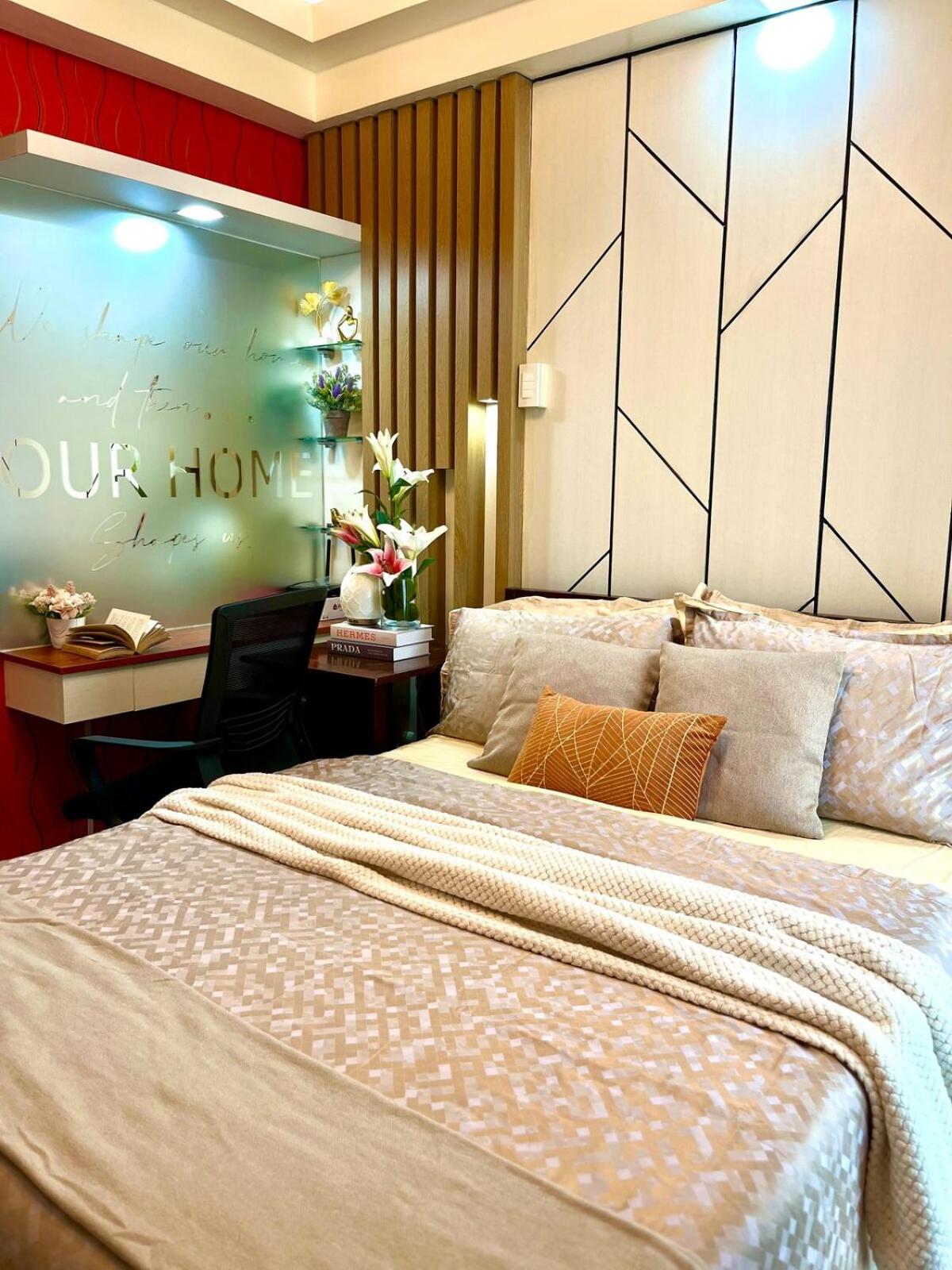 Cozy Studio Near Abreeza Mall a Balcony with City and Sea View