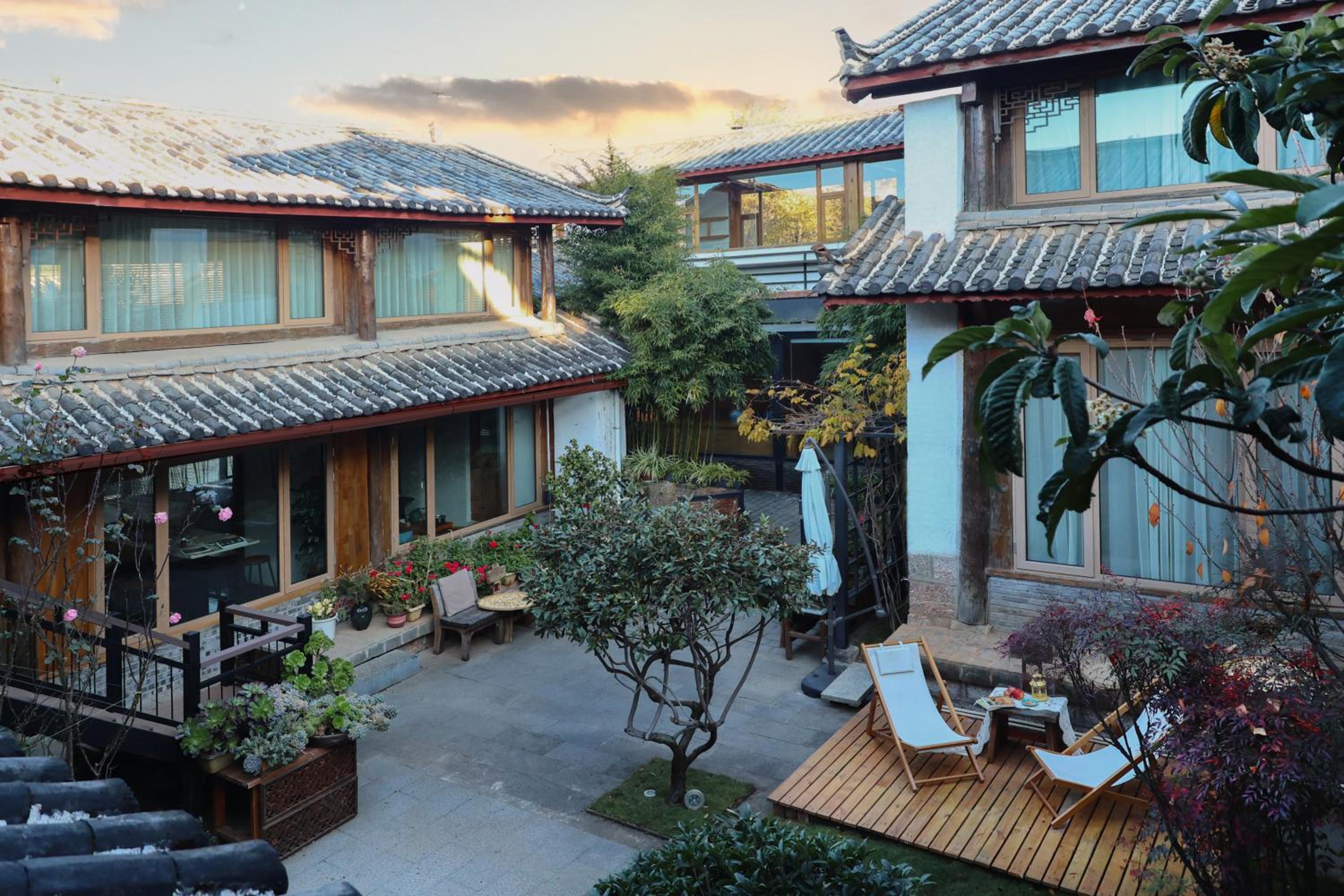 Lijiang Sadhu Inn