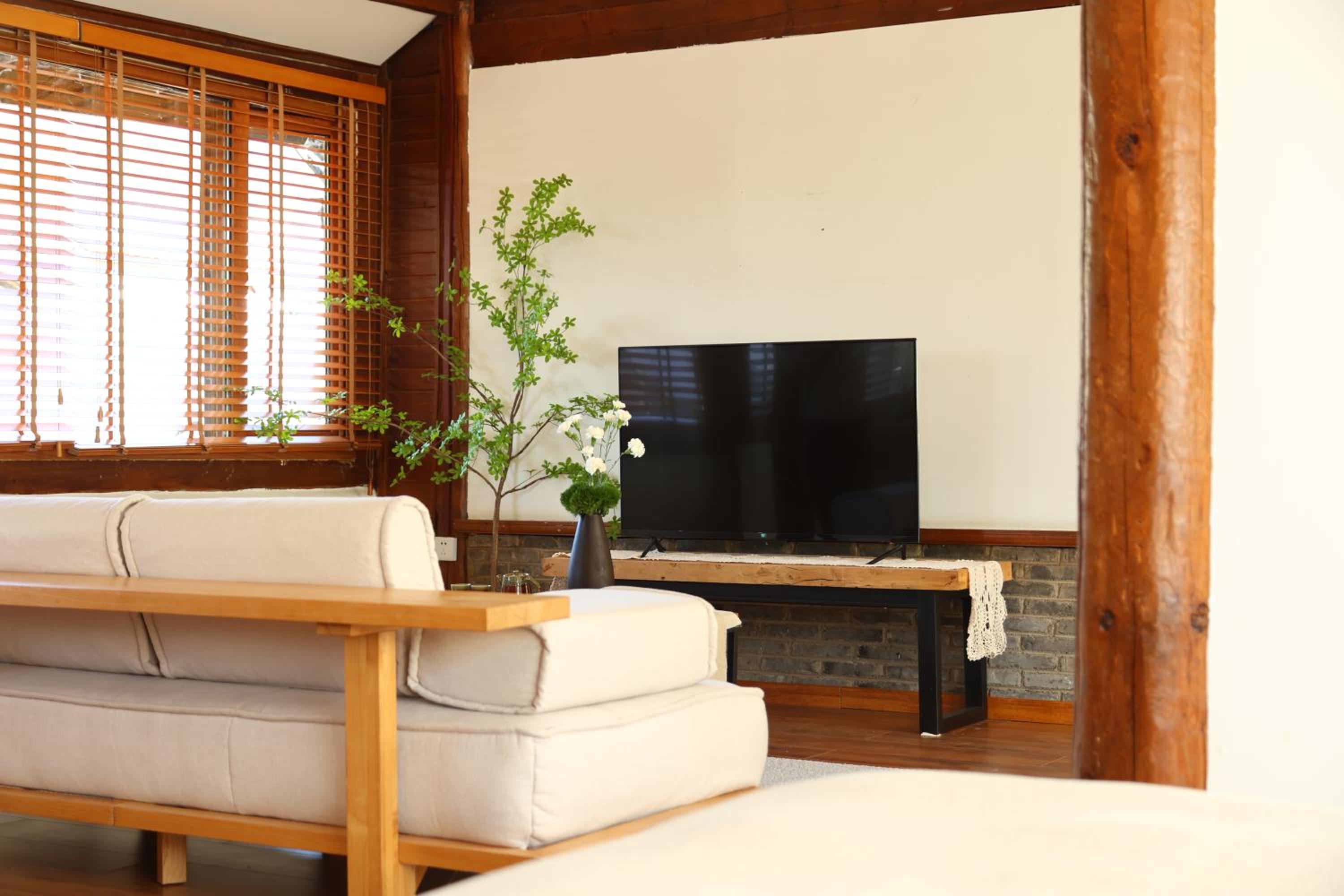 Lijiang Sadhu Inn