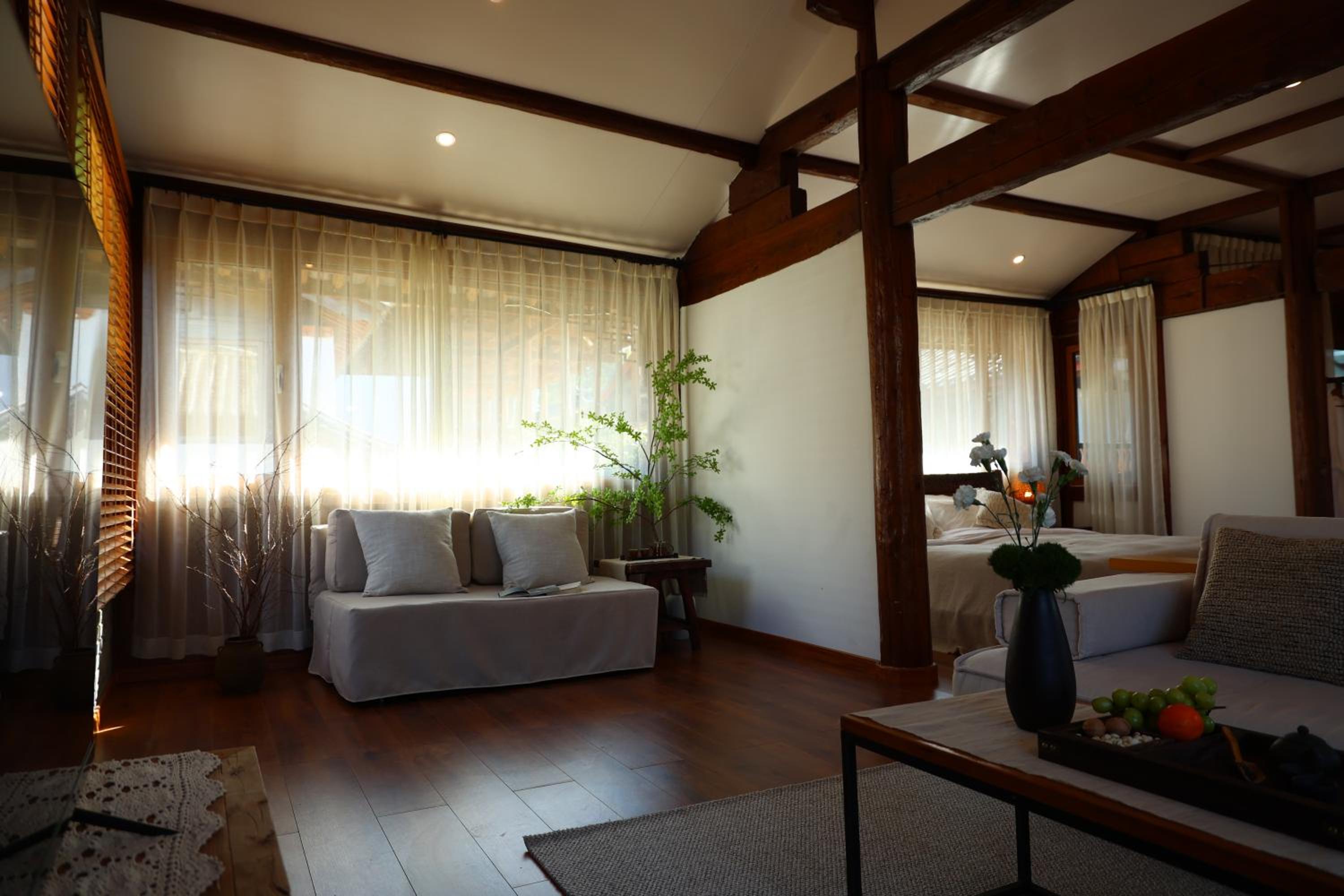 Lijiang Sadhu Inn