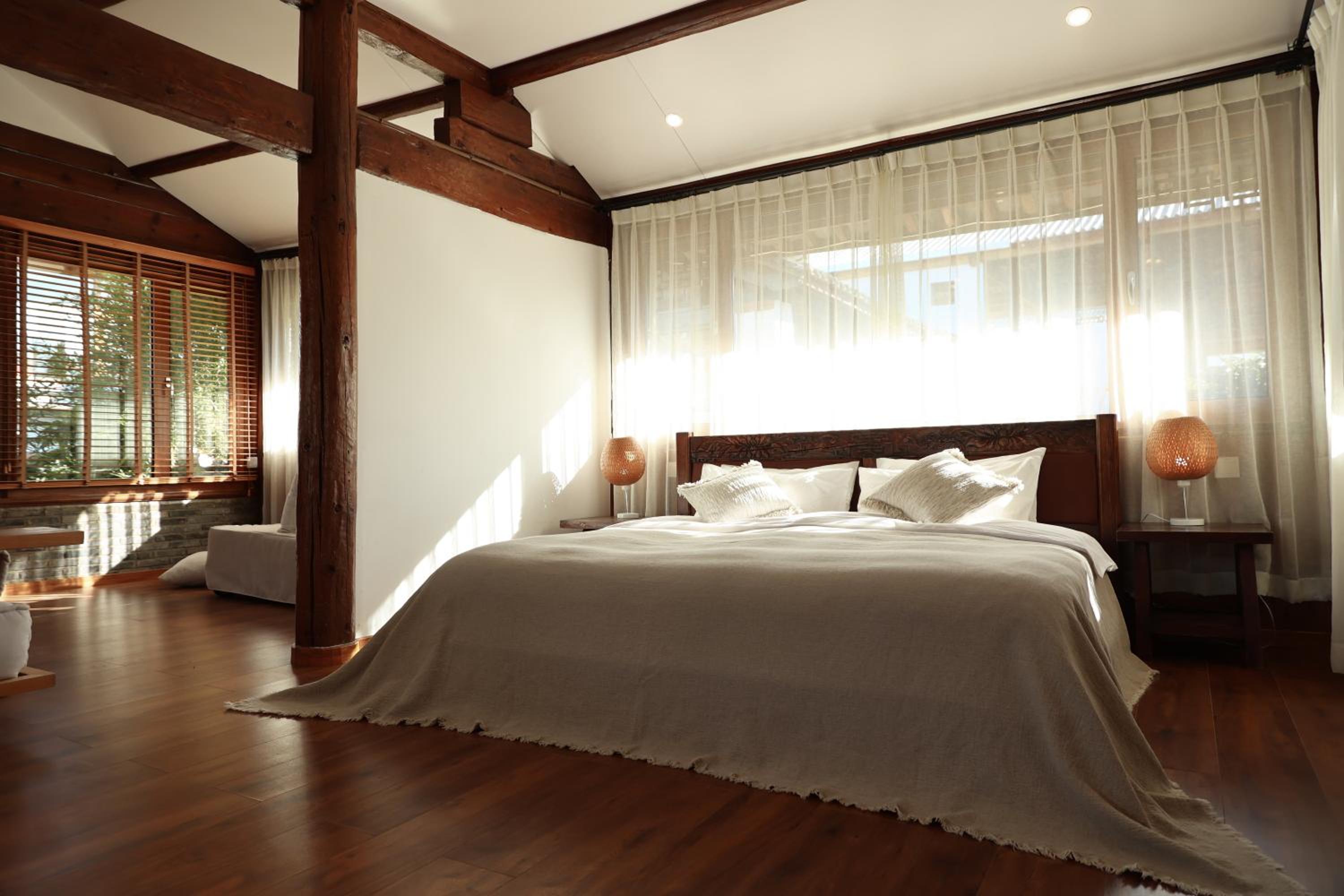 Lijiang Sadhu Inn