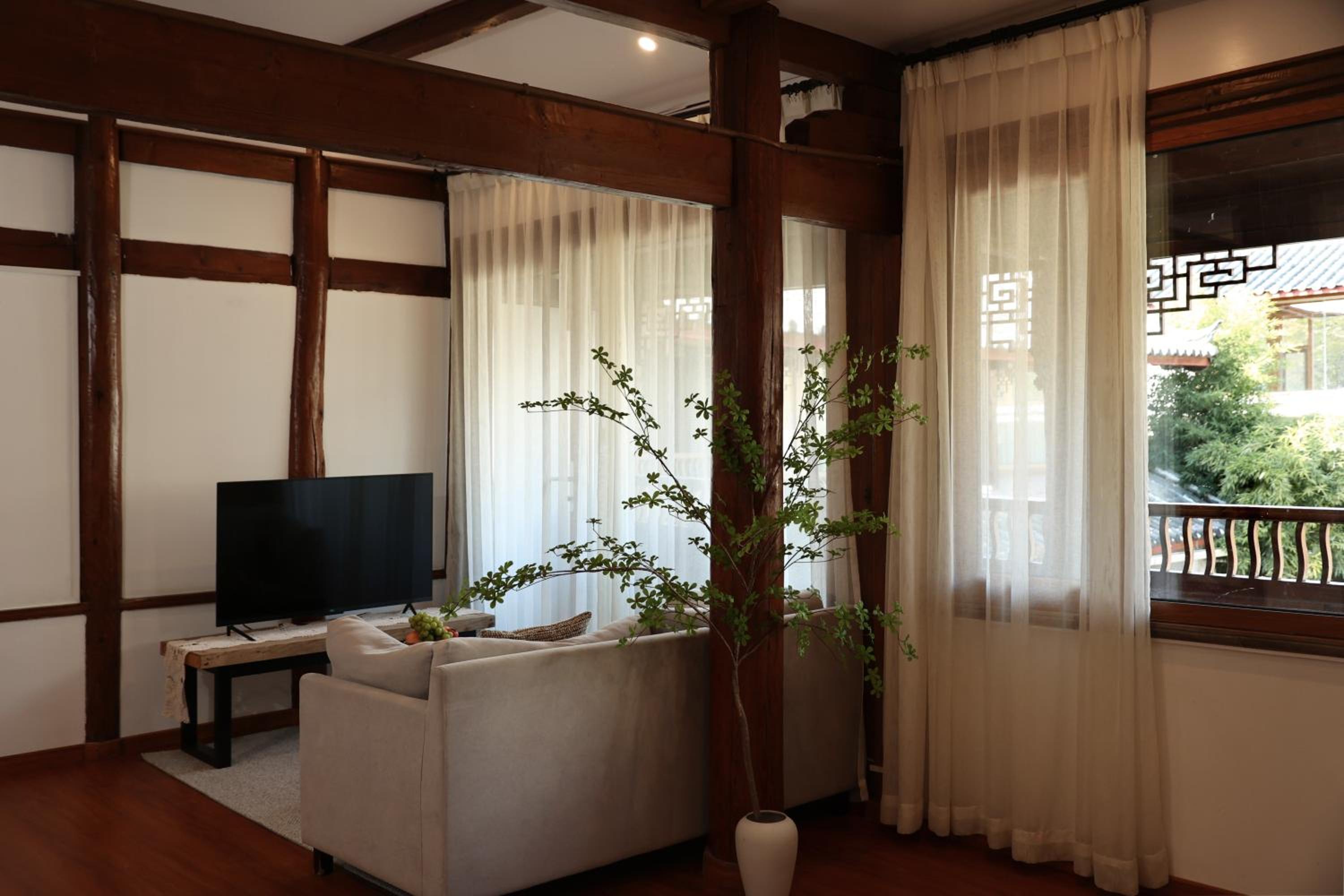 Lijiang Sadhu Inn