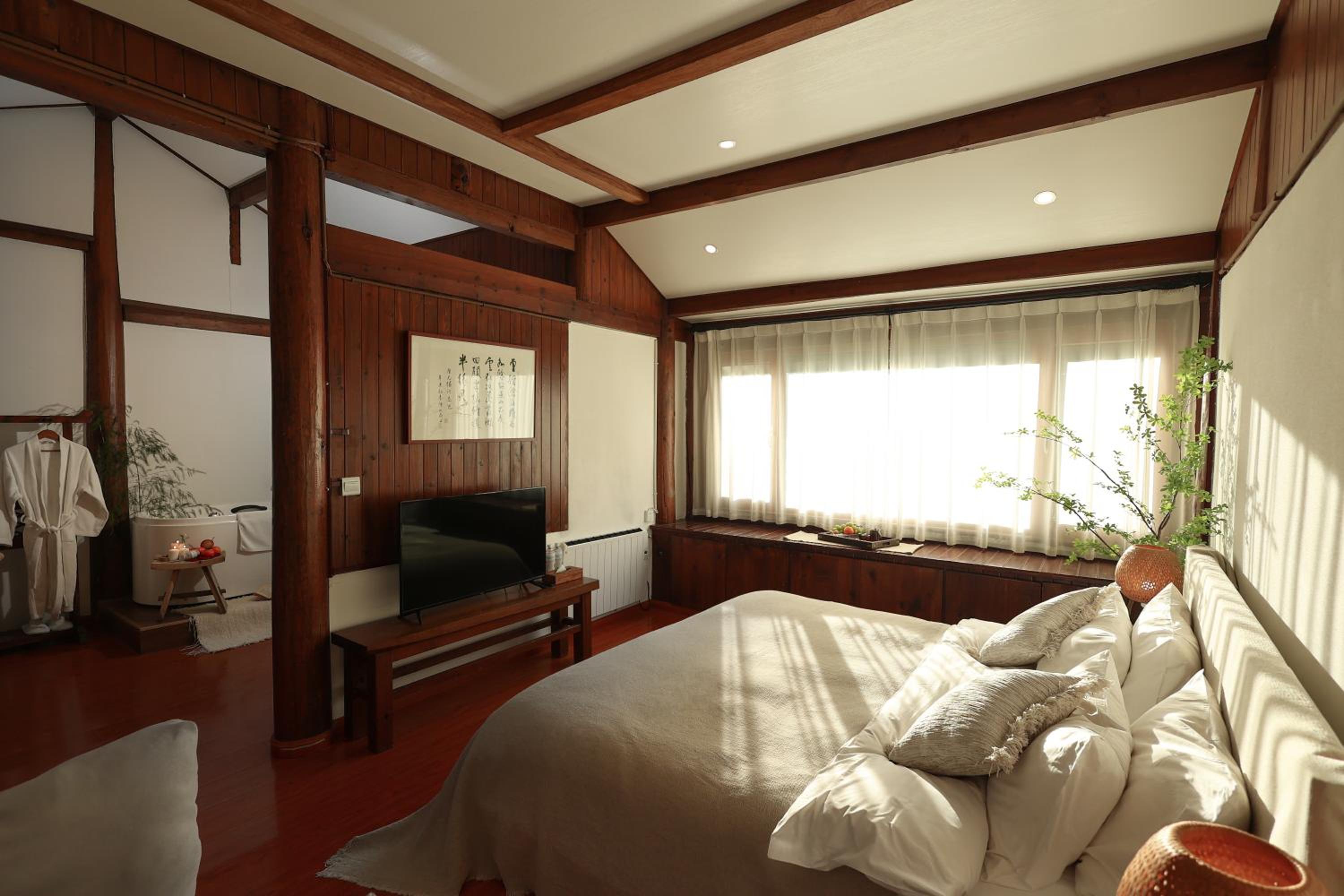 Lijiang Sadhu Inn