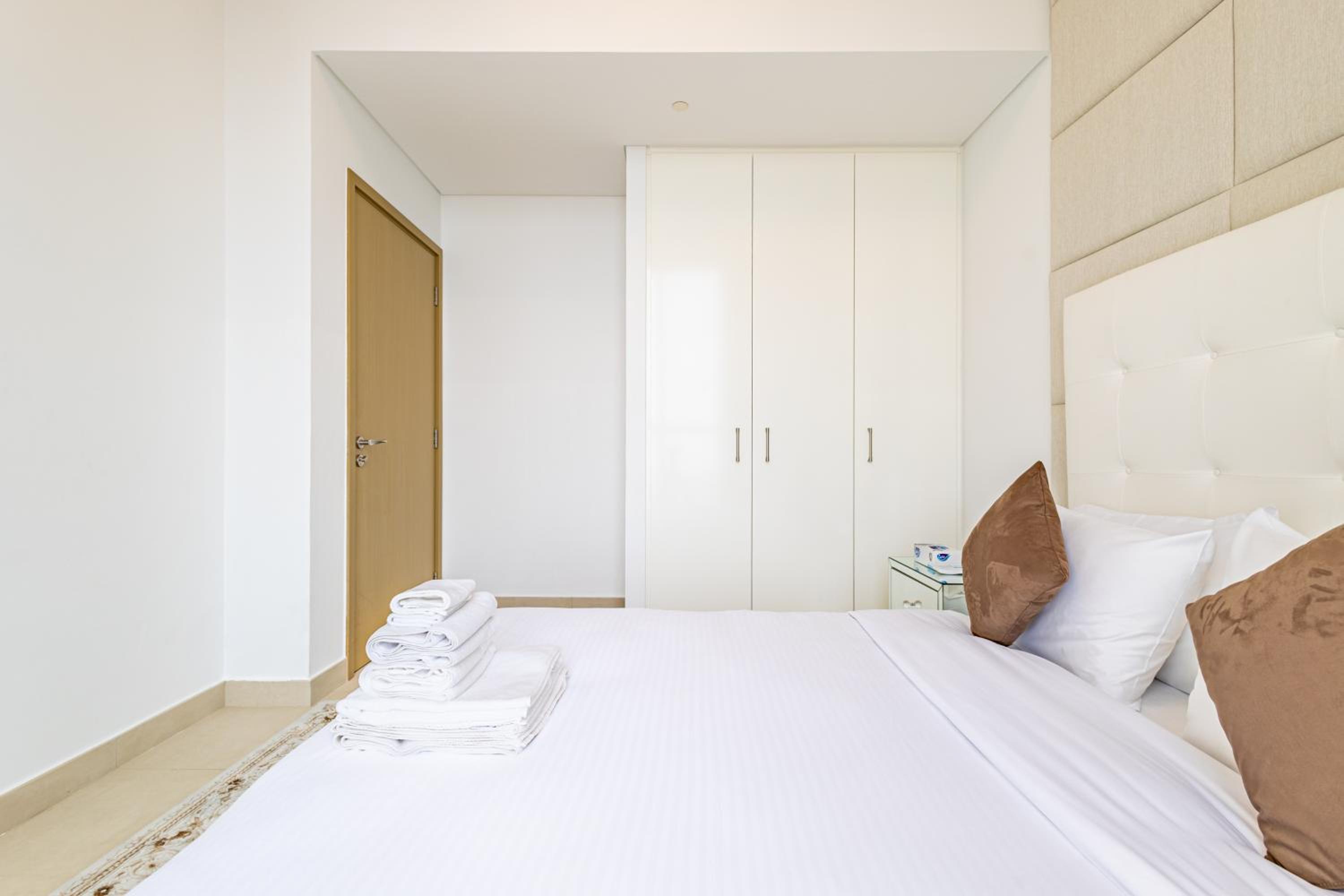 Superhost- Elegant Downtown 3BR , Burj Khalifa View