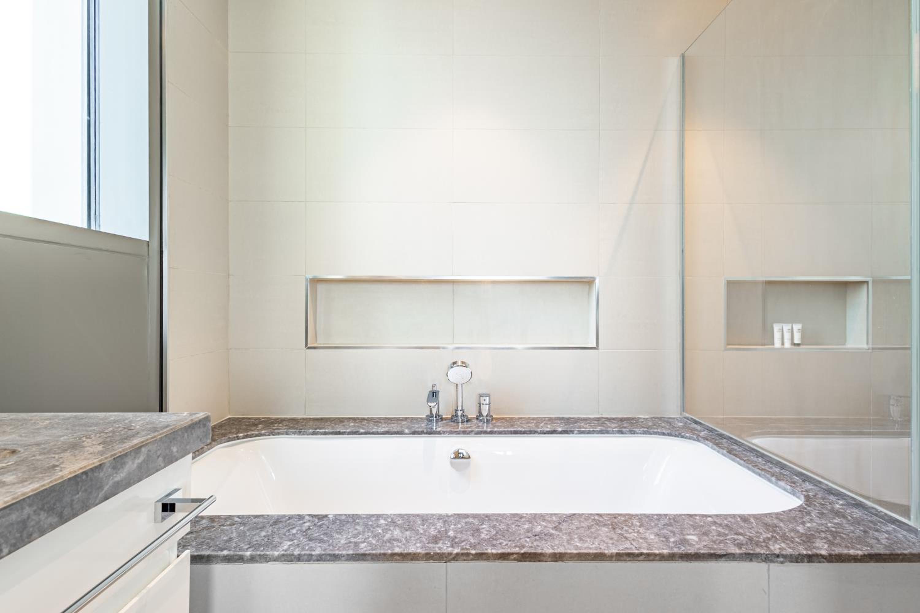 Superhost- Elegant Downtown 3BR , Burj Khalifa View