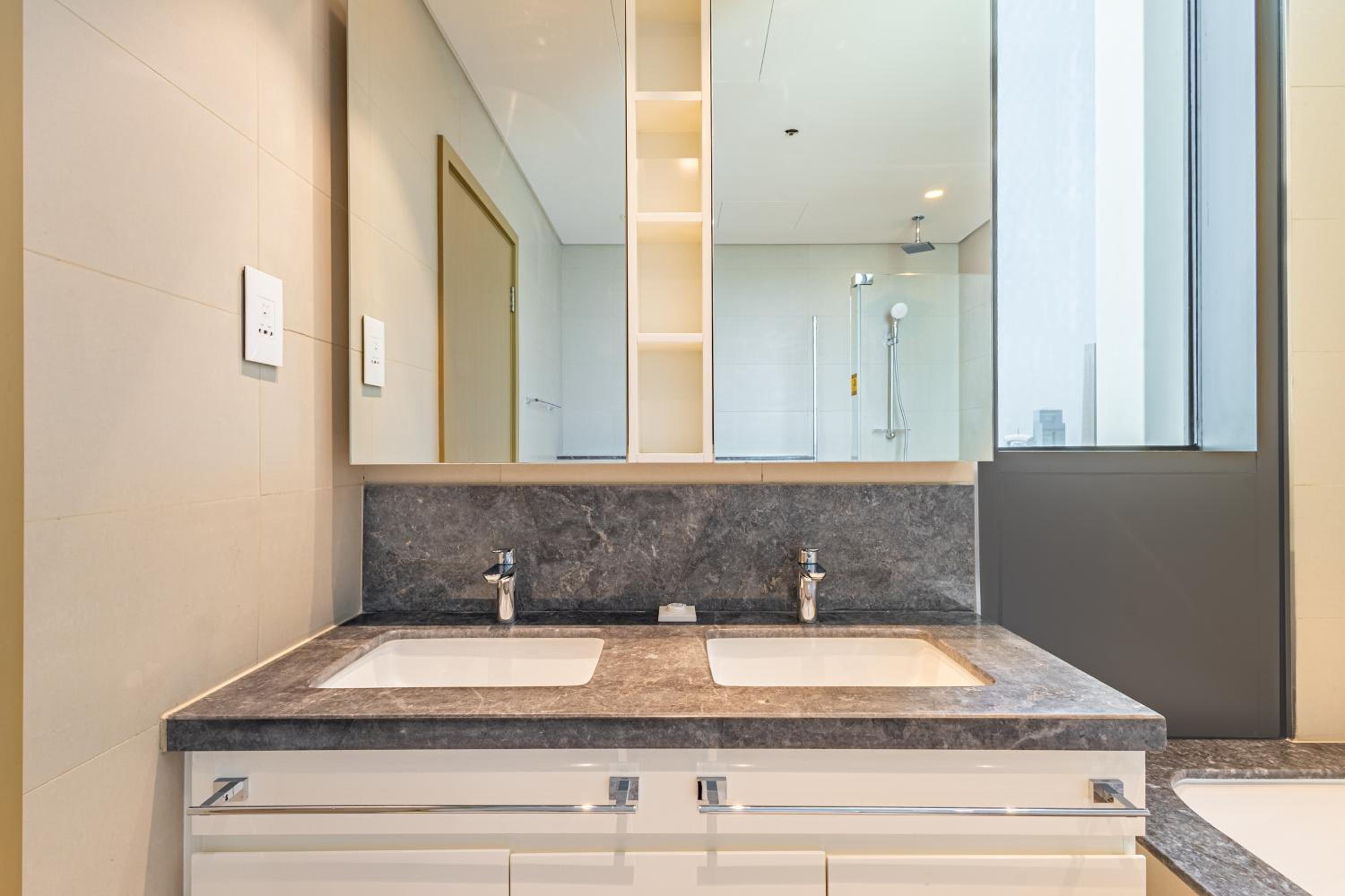 Superhost- Elegant Downtown 3BR , Burj Khalifa View