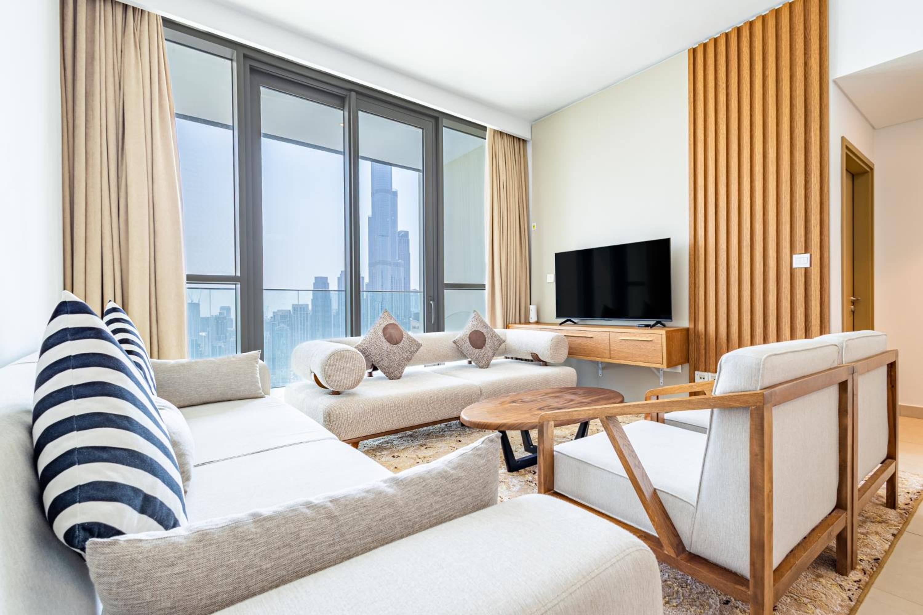 Superhost- Elegant Downtown 3BR , Burj Khalifa View