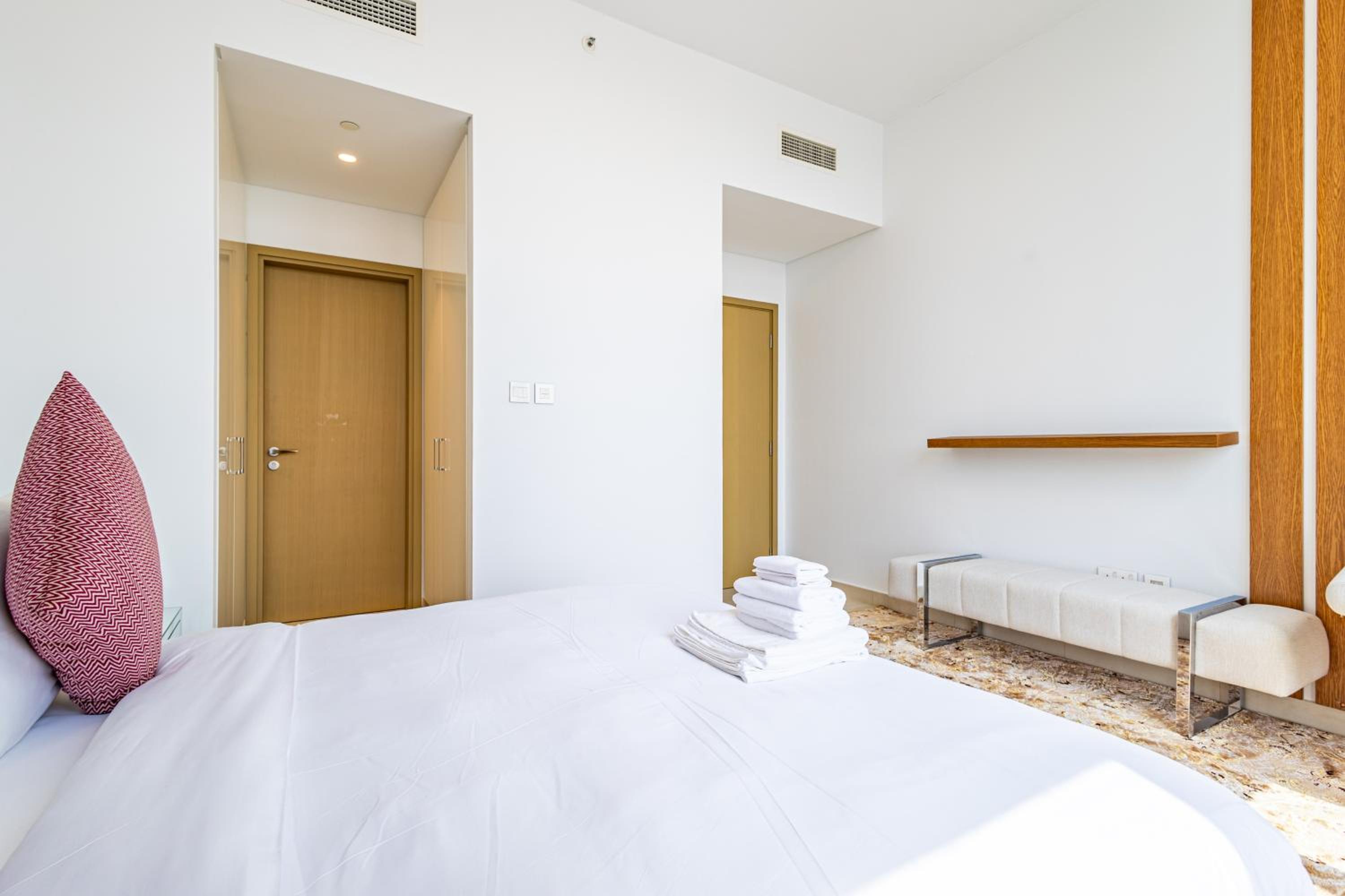 Superhost- Elegant Downtown 3BR , Burj Khalifa View