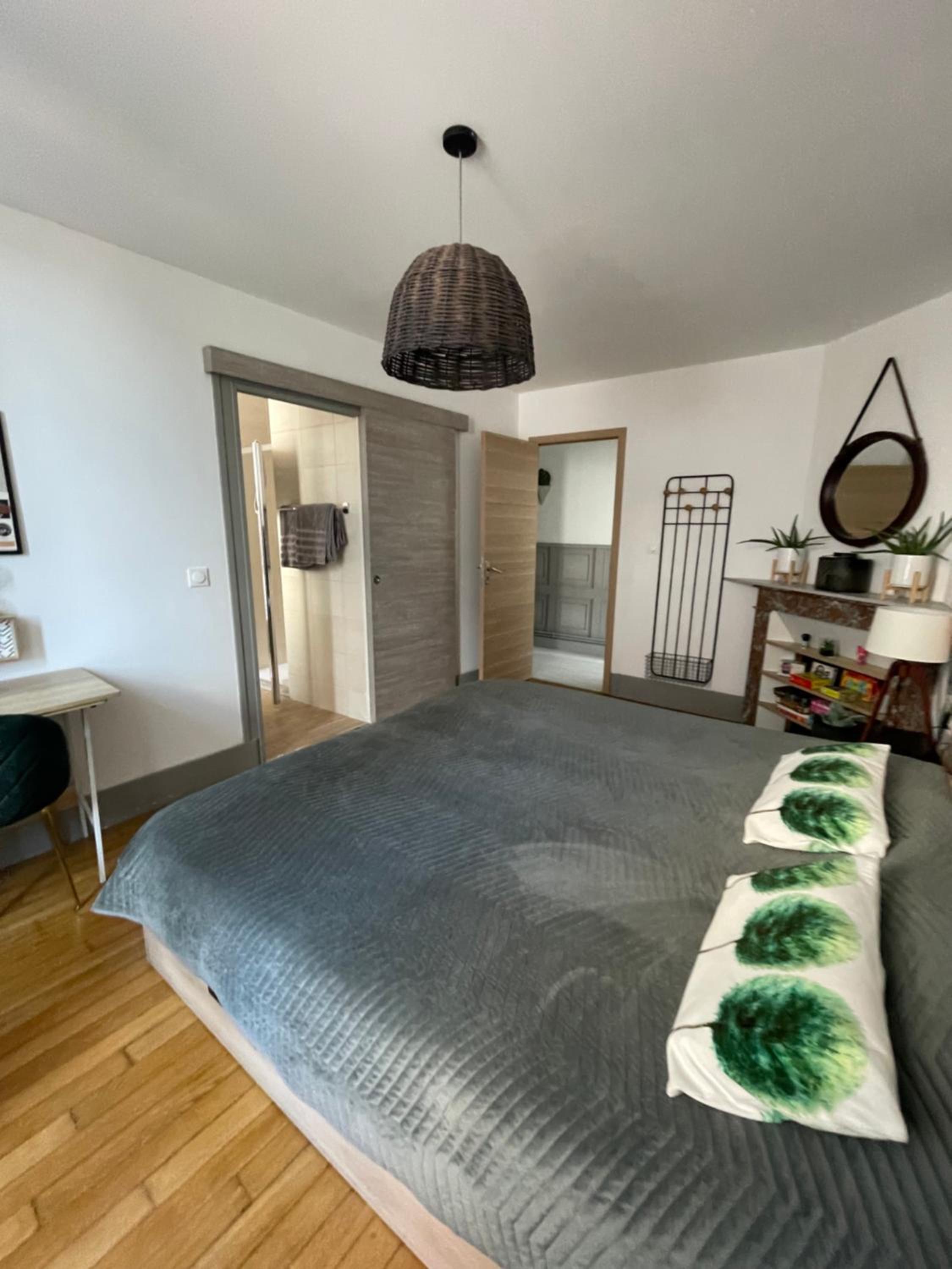 Liberté et Confort, appartement entier, moderne avec 2 chambres et cuisine équipée au coeur de Semur