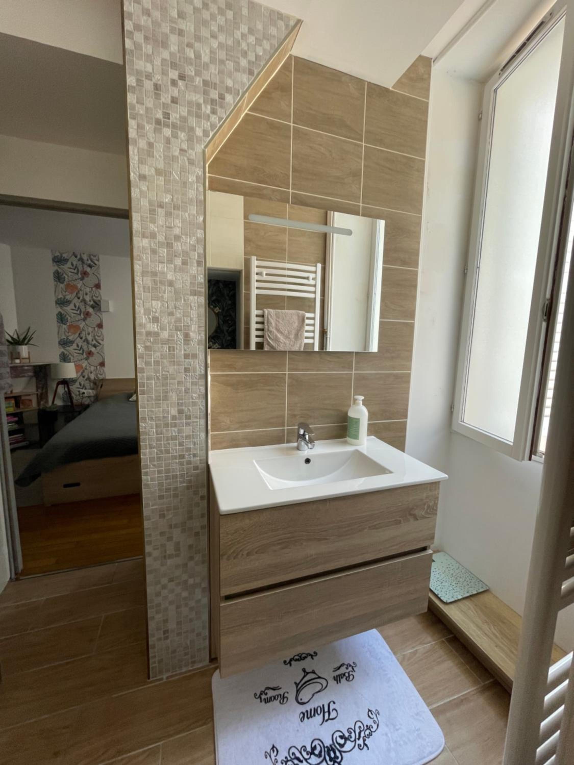 Liberté et Confort, appartement entier, moderne avec 2 chambres et cuisine équipée au coeur de Semur