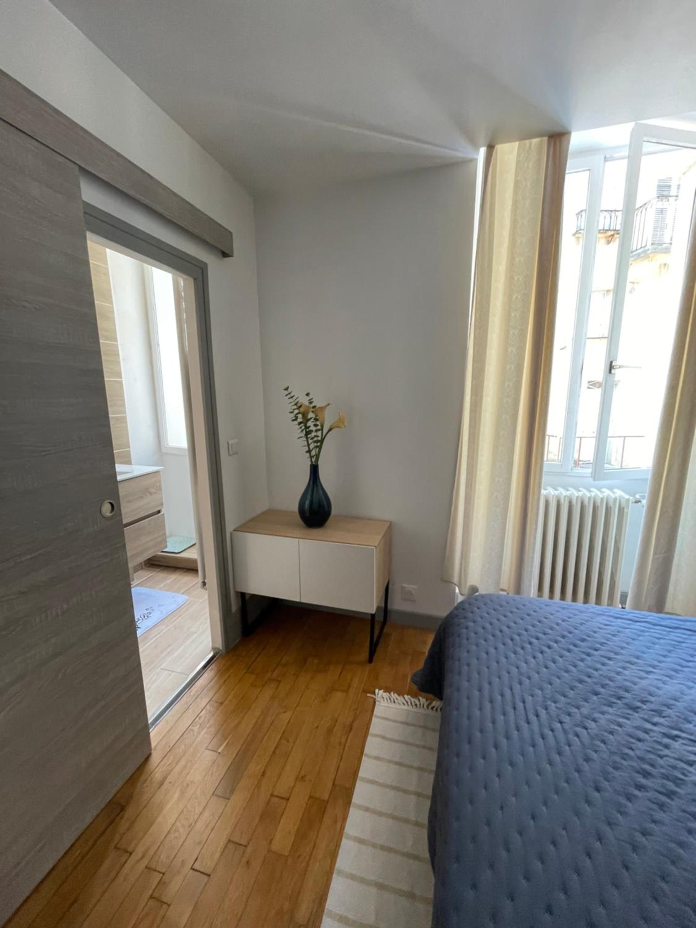 Liberté et Confort, appartement entier, moderne avec 2 chambres et cuisine équipée au coeur de Semur