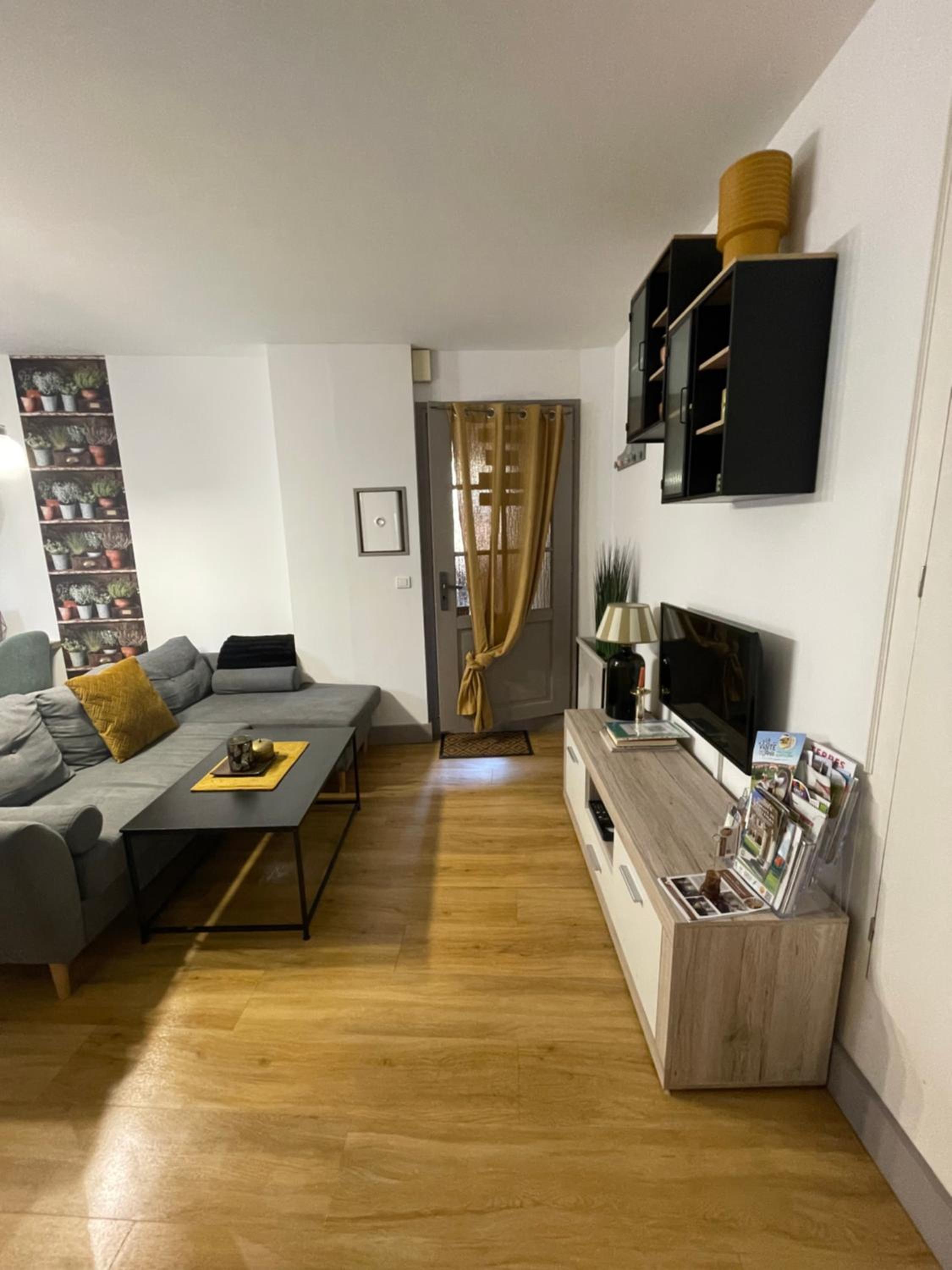Liberté et Confort, appartement entier, moderne avec 2 chambres et cuisine équipée au coeur de Semur