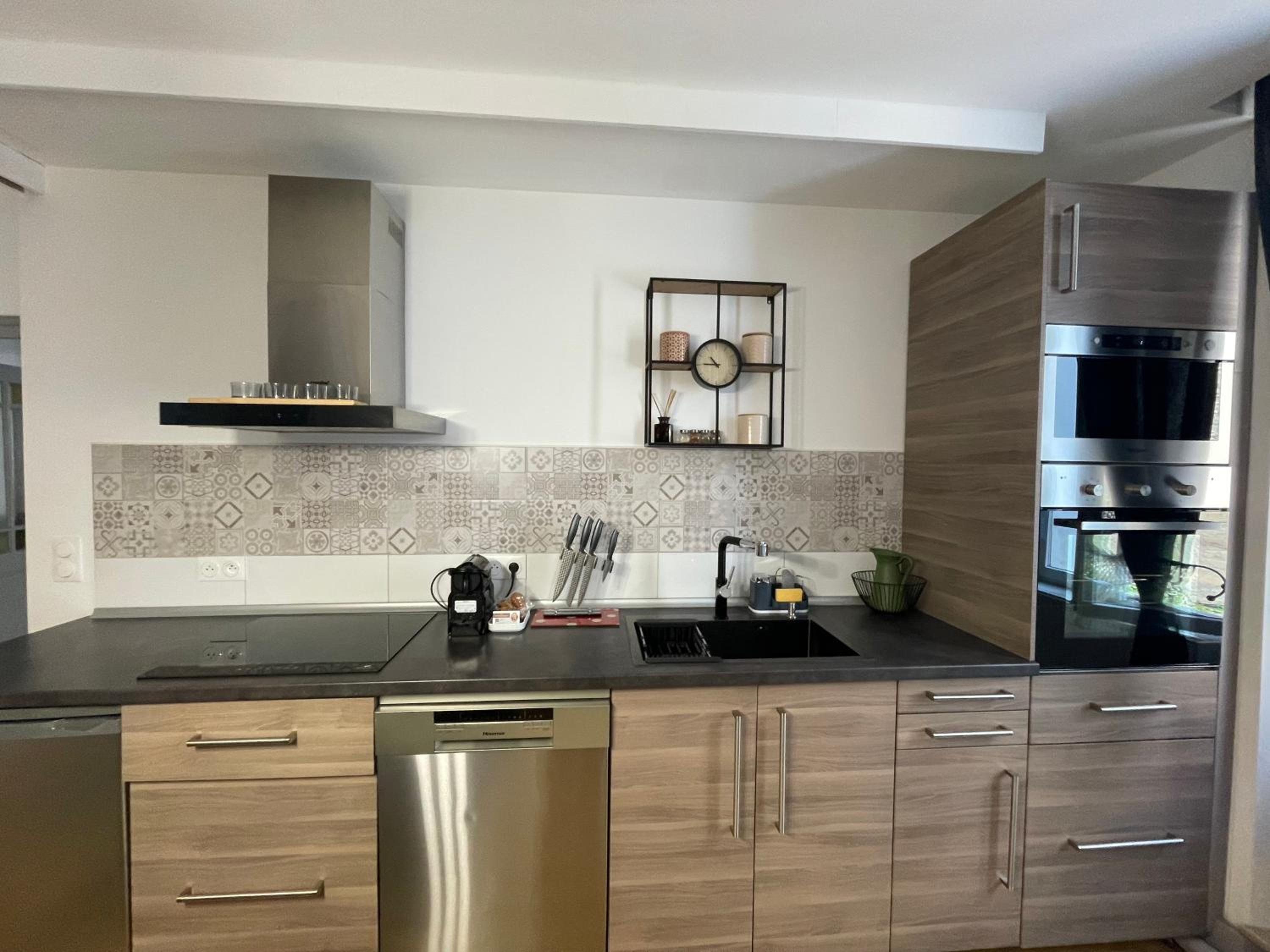 Liberté et Confort, appartement entier, moderne avec 2 chambres et cuisine équipée au coeur de Semur