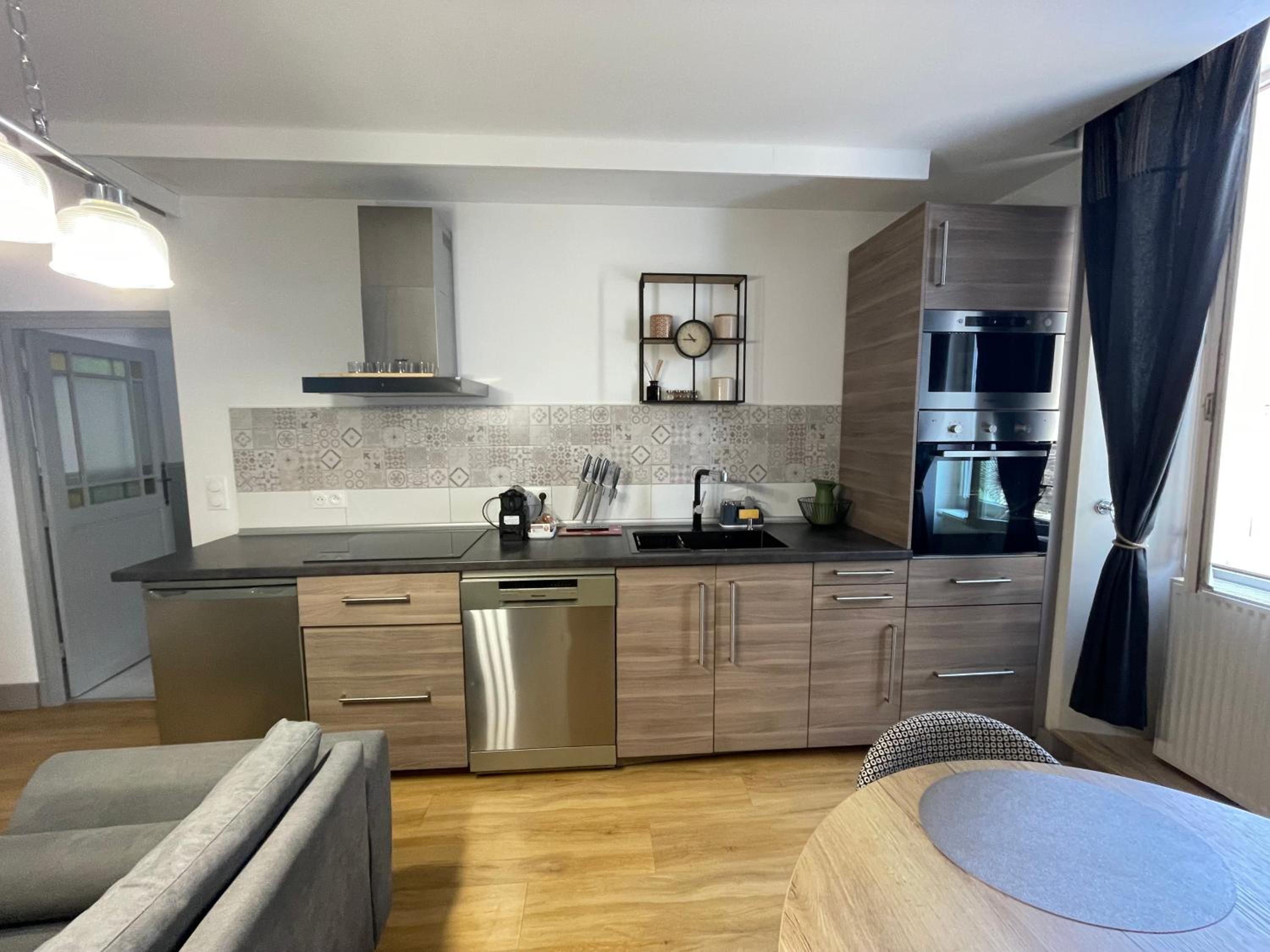 Liberté et Confort, appartement entier, moderne avec 2 chambres et cuisine équipée au coeur de Semur