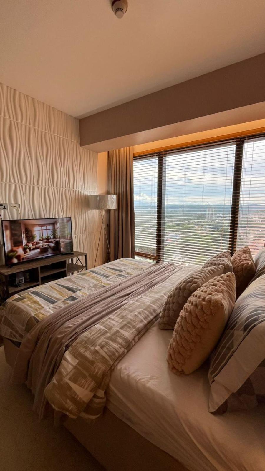 Chic & Cozy Studio at Aeon Towers with City View, Netflix, Fast WiFi