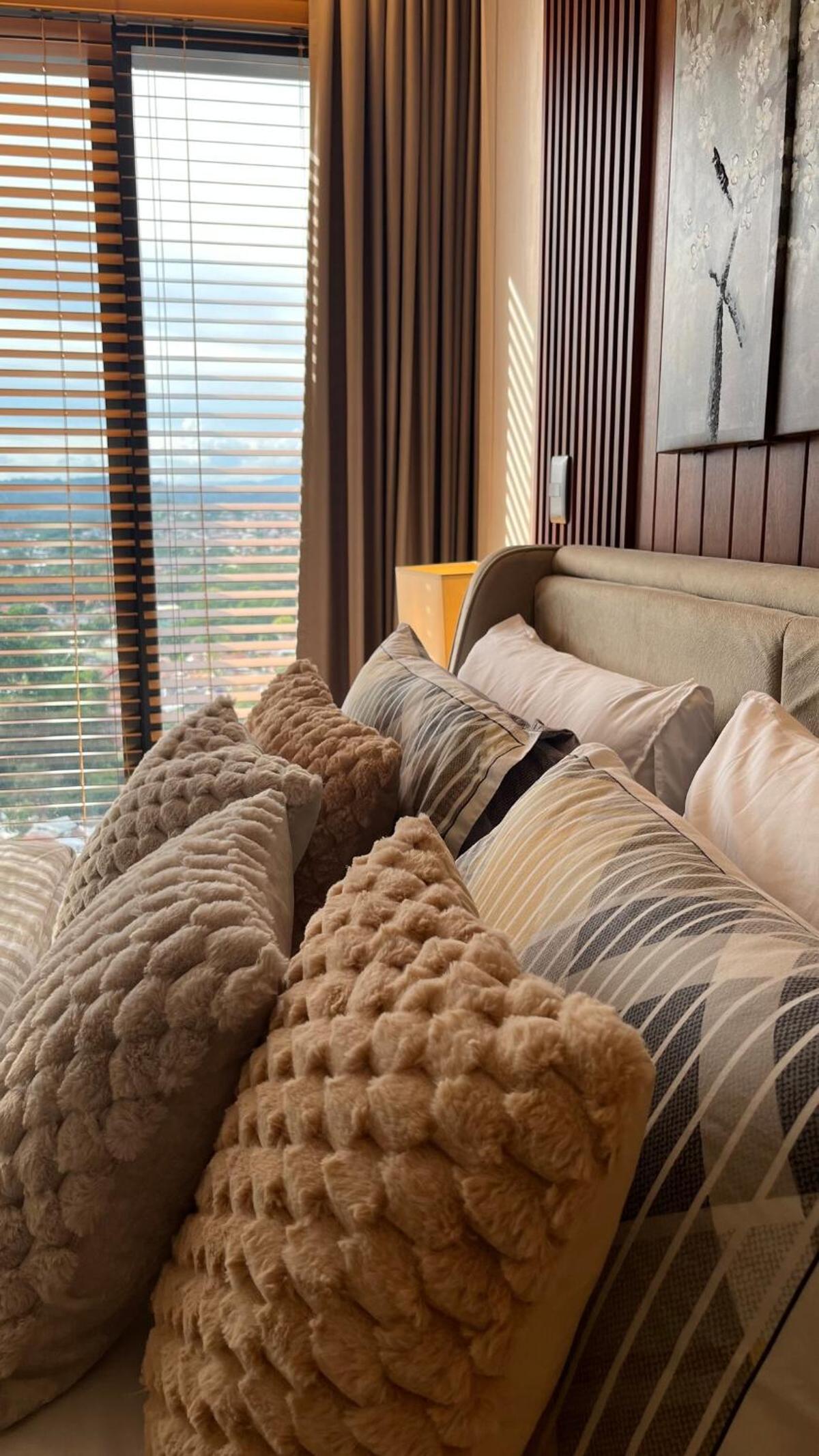 Chic & Cozy Studio at Aeon Towers with City View, Netflix, Fast WiFi