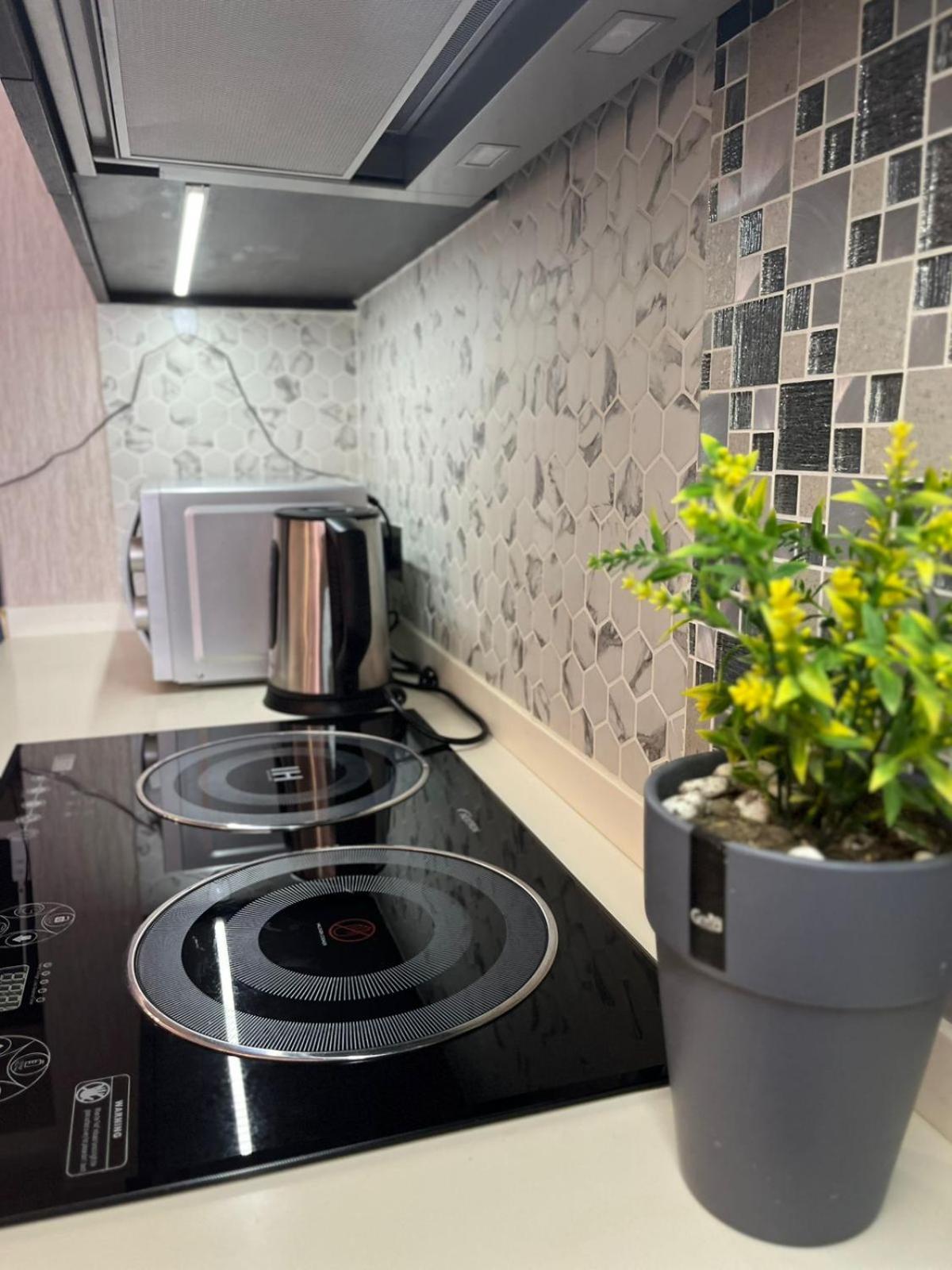 Chic & Cozy Studio at Aeon Towers with City View, Netflix, Fast WiFi