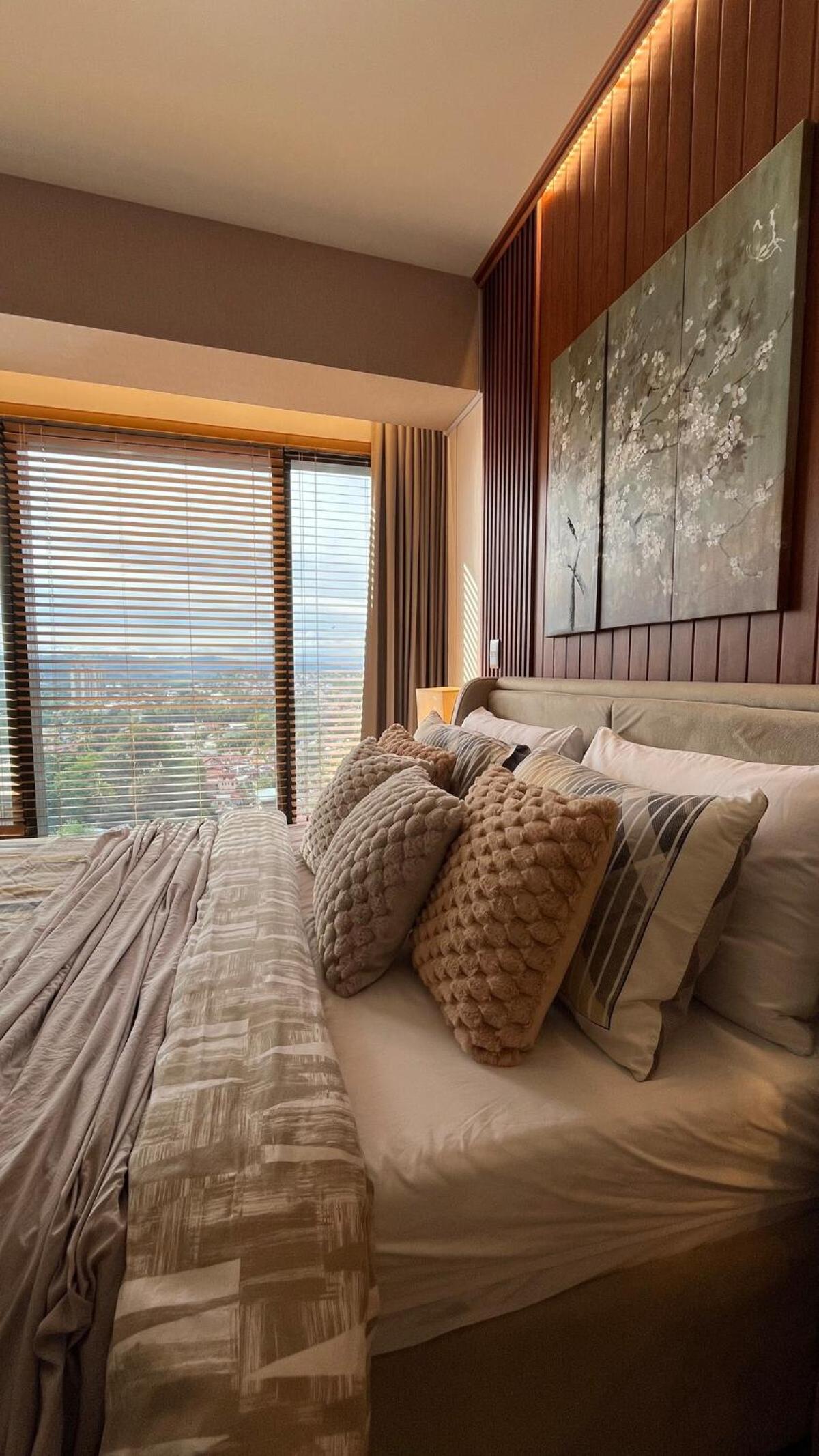 Chic & Cozy Studio at Aeon Towers with City View, Netflix, Fast WiFi