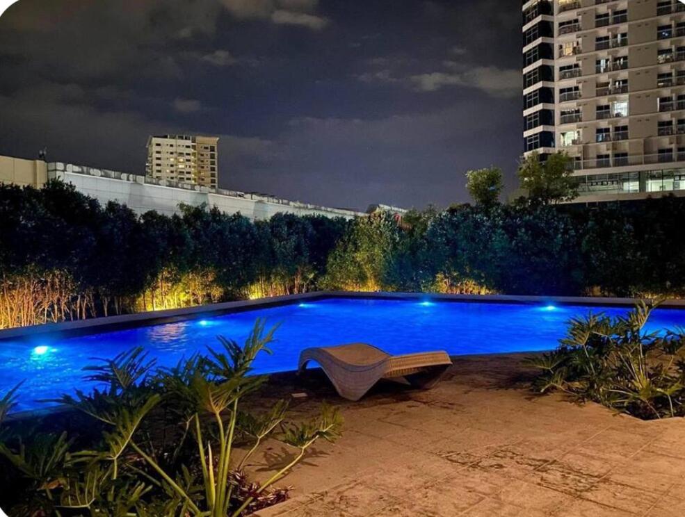 Chic & Cozy Studio at Aeon Towers with City View, Netflix, Fast WiFi