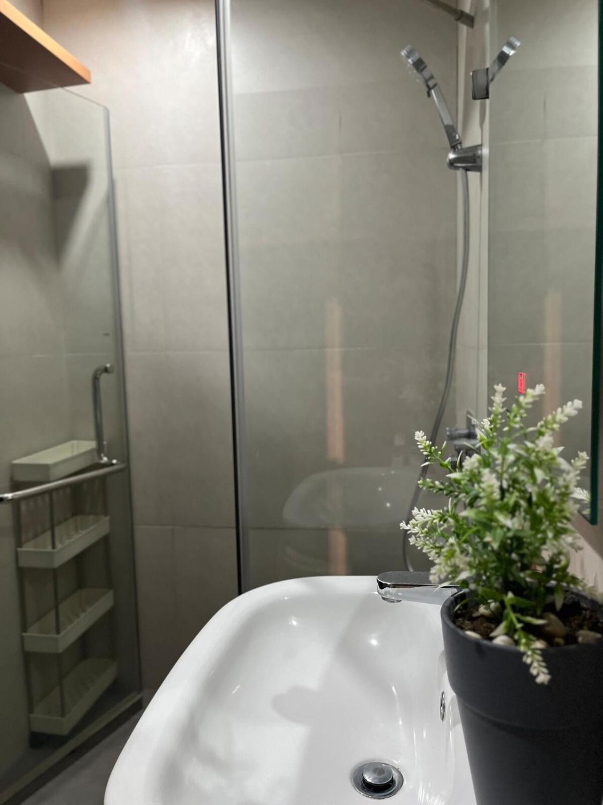 Chic & Cozy Studio at Aeon Towers with City View, Netflix, Fast WiFi