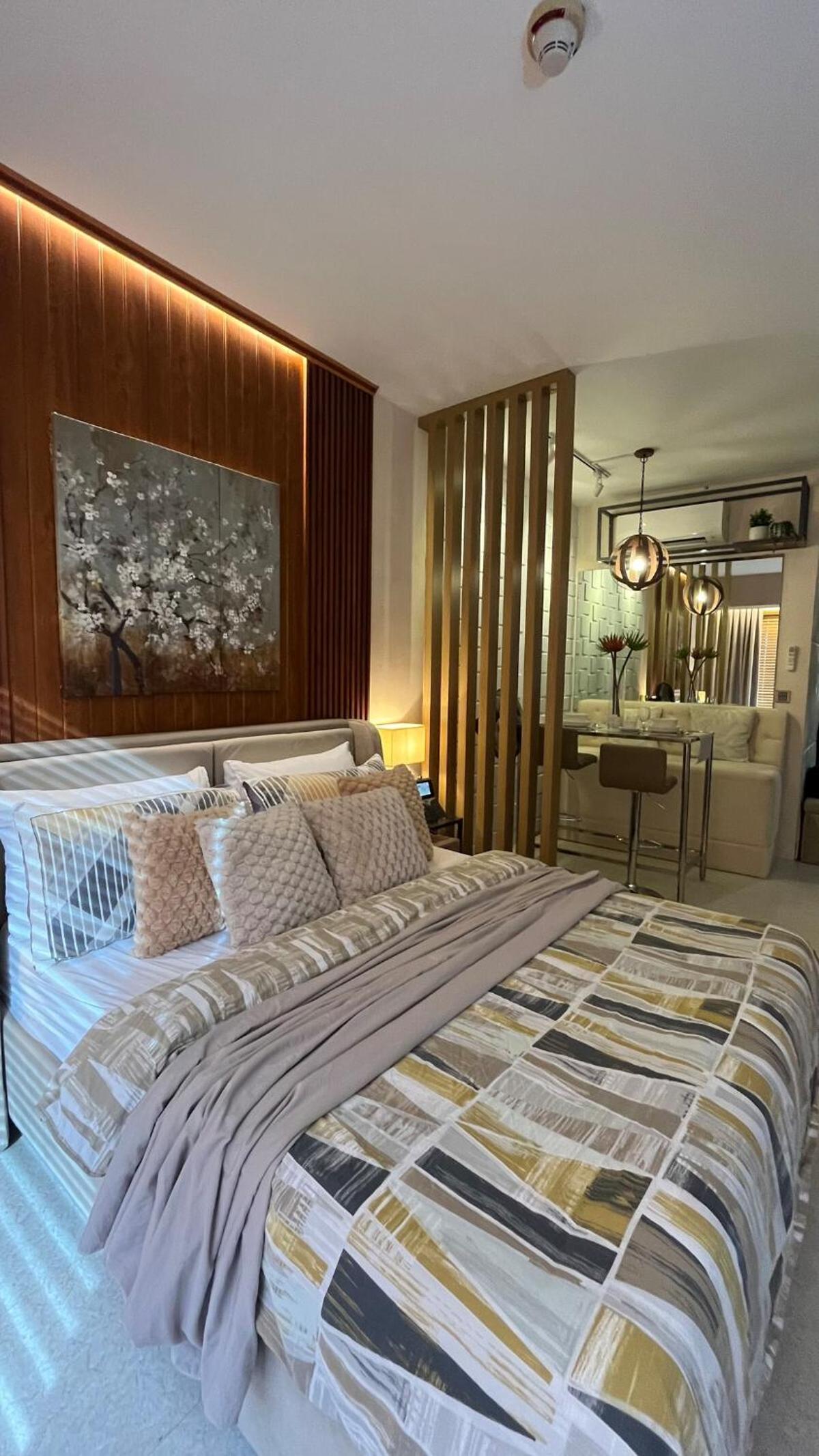 Chic & Cozy Studio at Aeon Towers with City View, Netflix, Fast WiFi