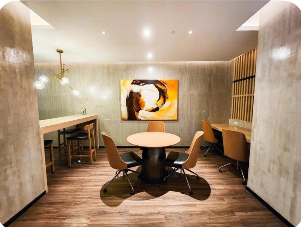 Chic & Cozy Studio at Aeon Towers with City View, Netflix, Fast WiFi