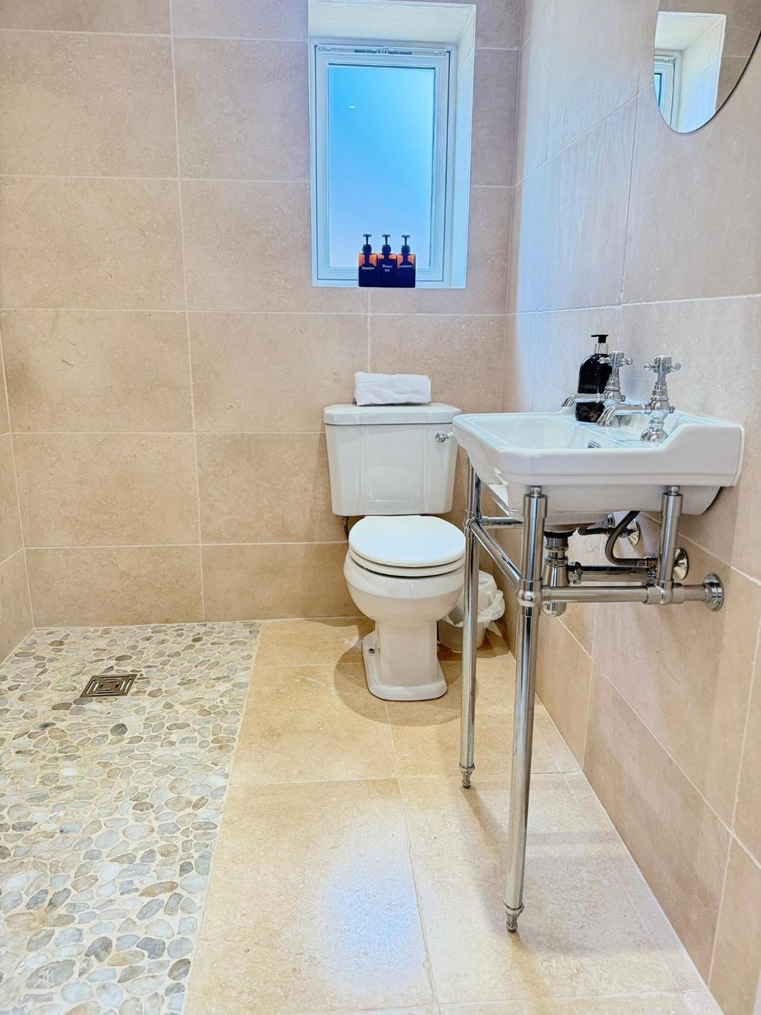 Serene Cotswold Escape 360 Views Private Acres Dog Friendly