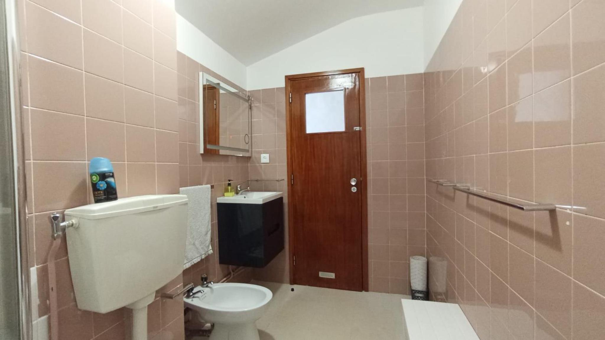 3 Bed House - Sleeps 4 - Wifi - Parking
