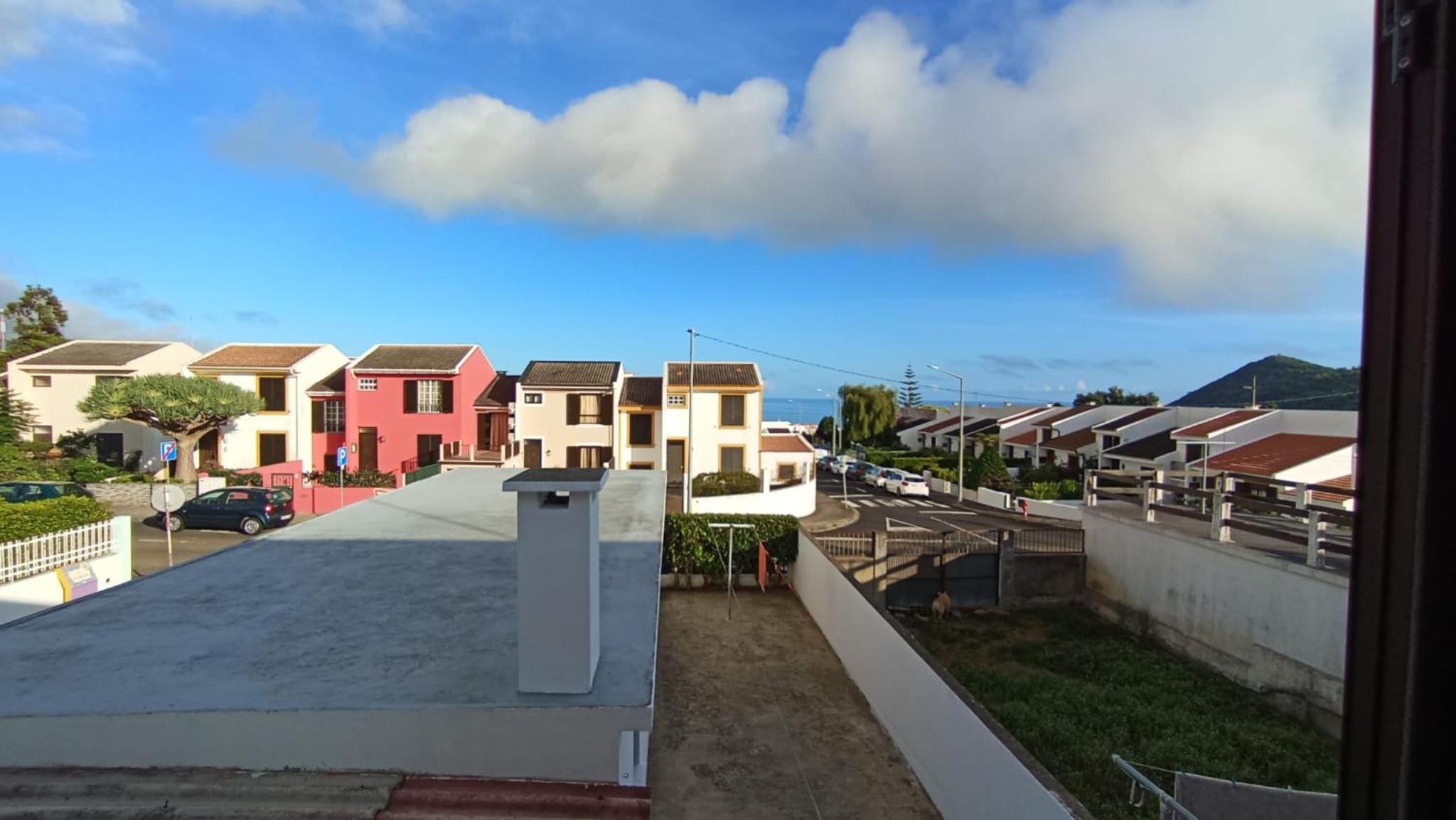 3 Bed House - Sleeps 4 - Wifi - Parking