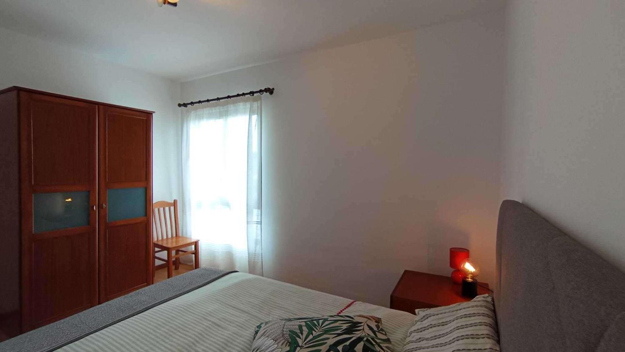 3 Bed House - Sleeps 4 - Wifi - Parking