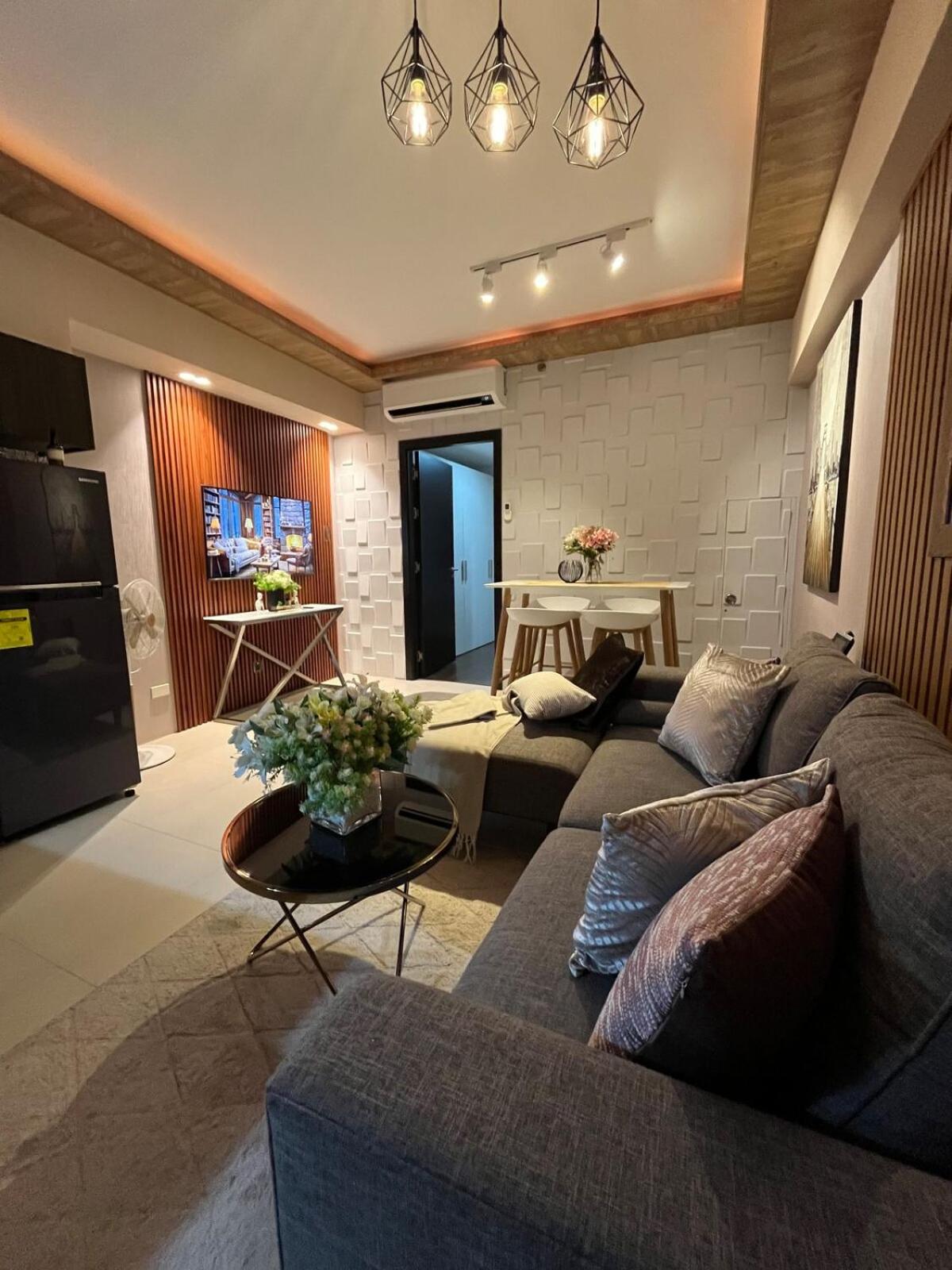 Modern & Cozy 1BR with City and Mt Apo View near Abreeza Mall