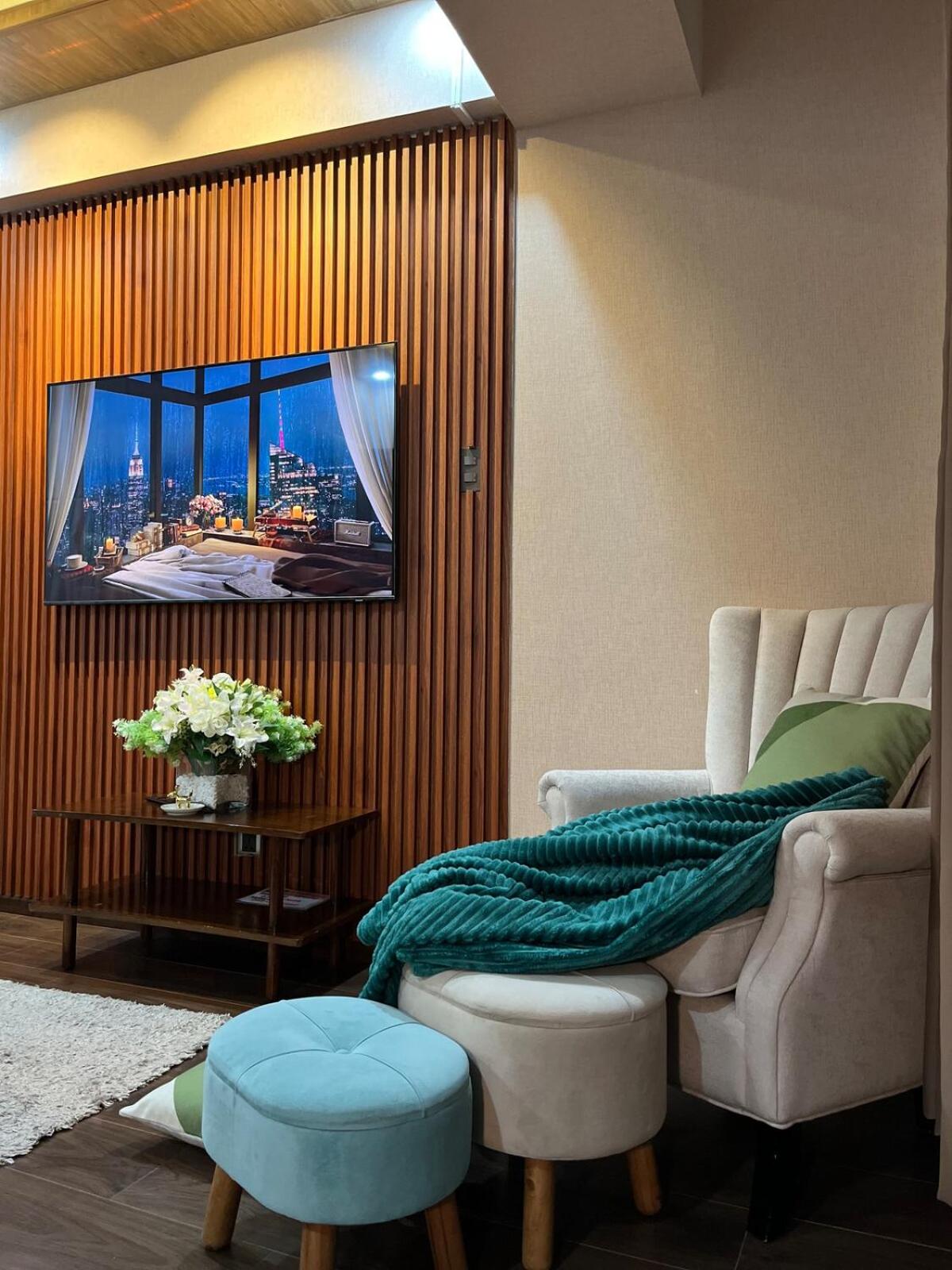 Modern & Cozy 1BR with City and Mt Apo View near Abreeza Mall