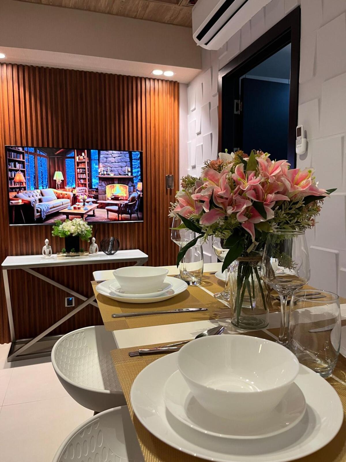 Modern & Cozy 1BR with City and Mt Apo View near Abreeza Mall