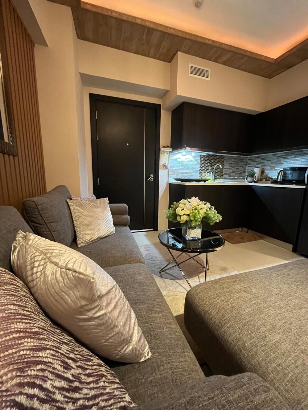 Modern & Cozy 1BR with City and Mt Apo View near Abreeza Mall