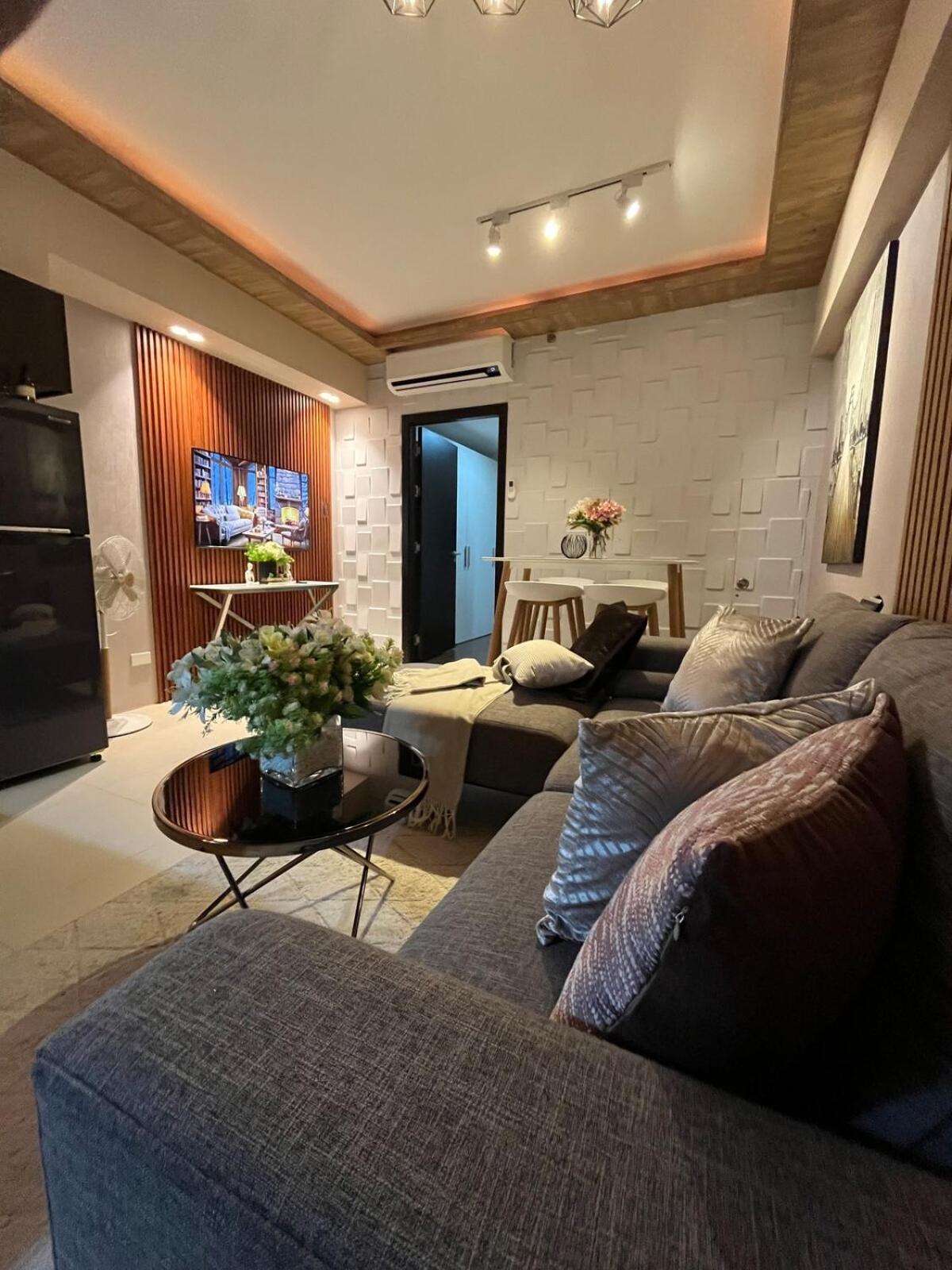 Modern & Cozy 1BR with City and Mt Apo View near Abreeza Mall