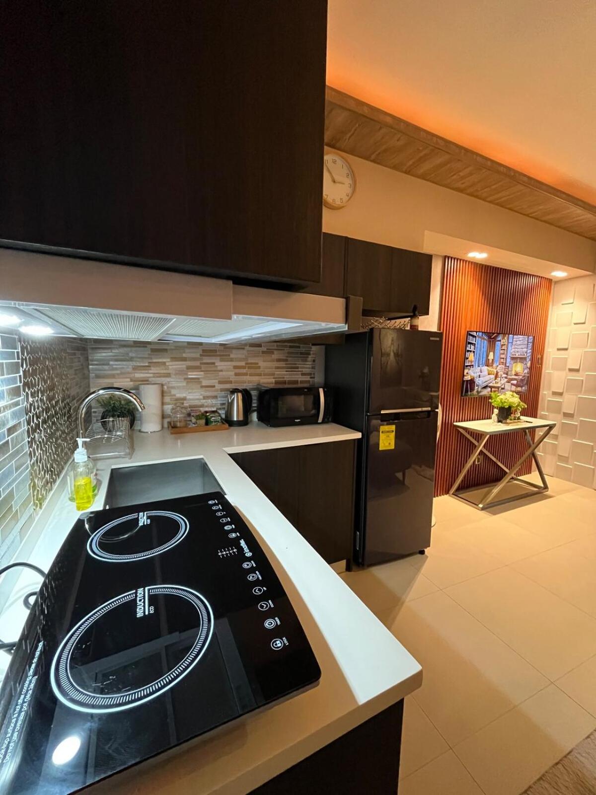 Modern & Cozy 1BR with City and Mt Apo View near Abreeza Mall