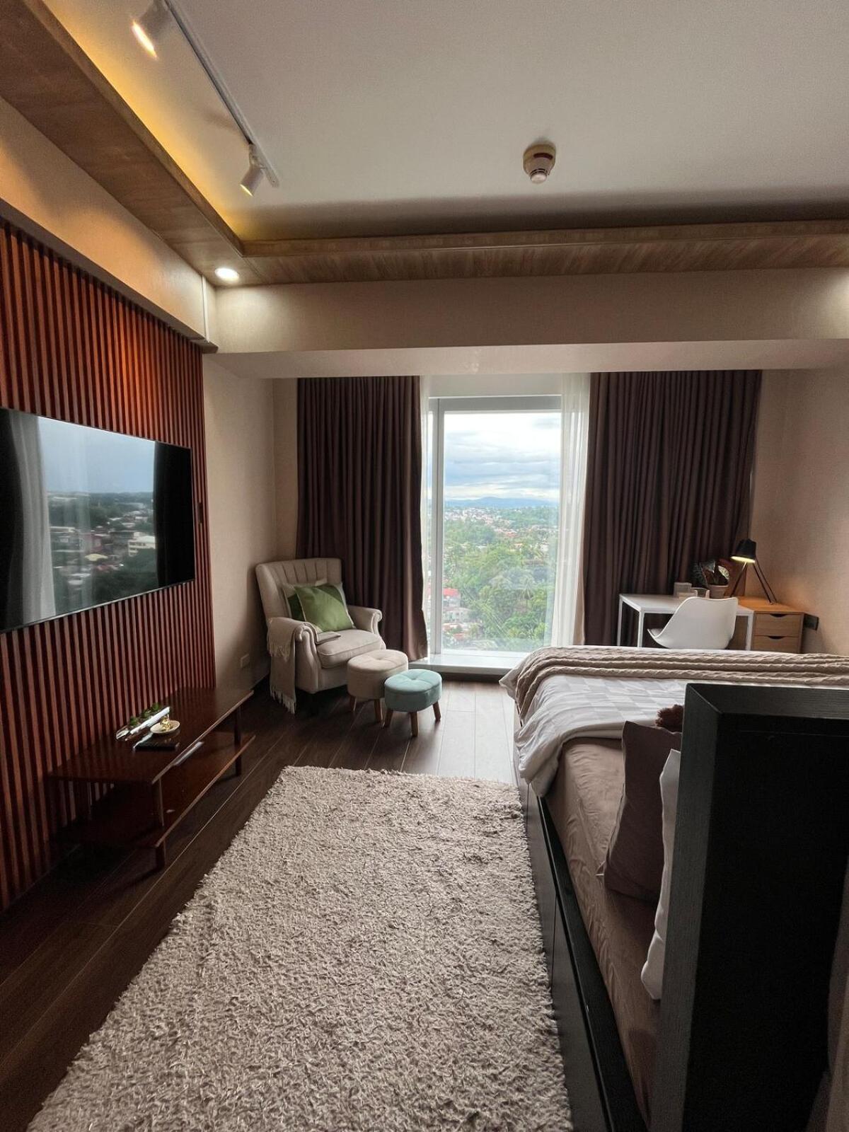 Modern & Cozy 1BR with City and Mt Apo View near Abreeza Mall