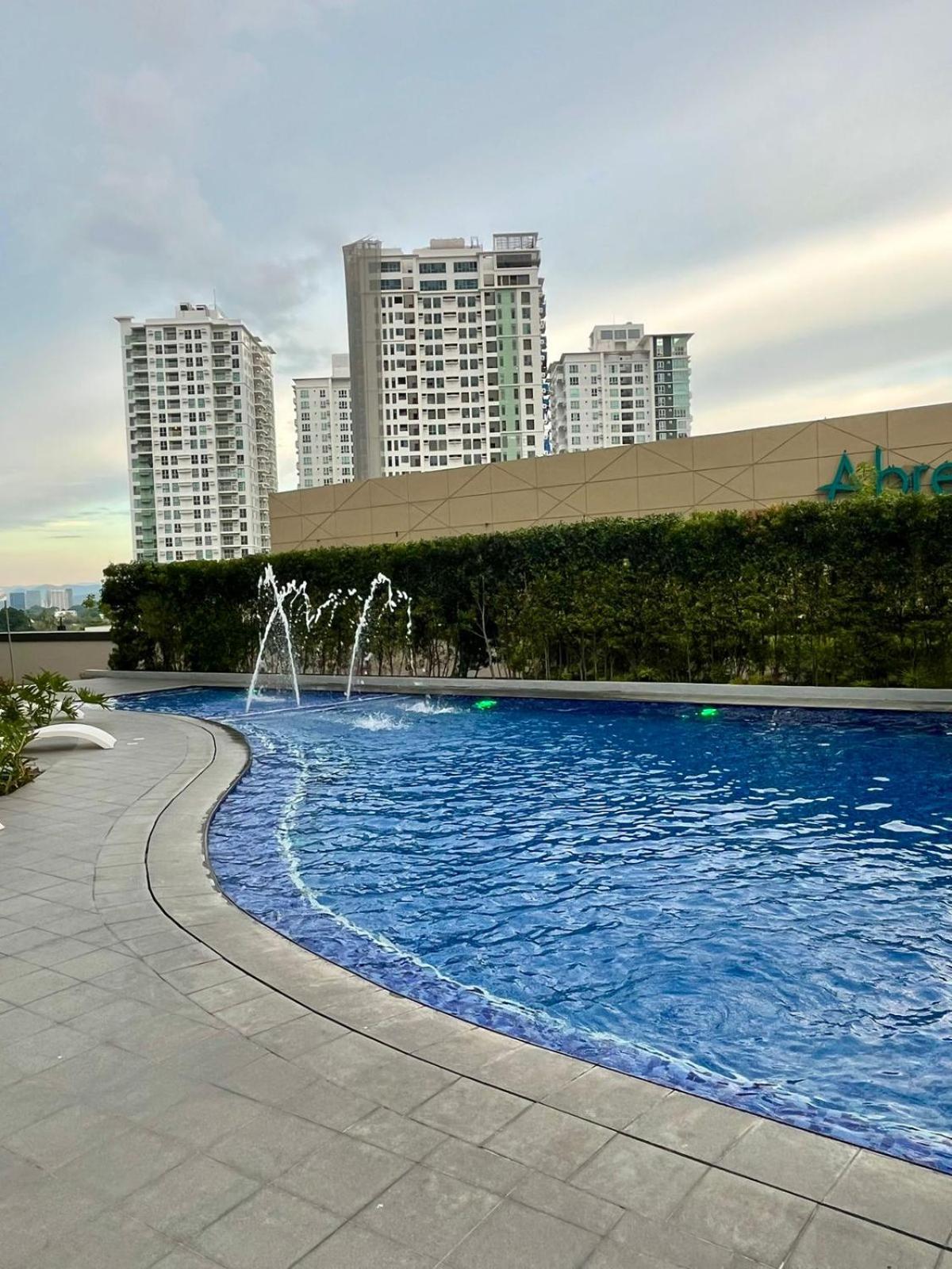 Modern & Cozy 1BR with City and Mt Apo View near Abreeza Mall