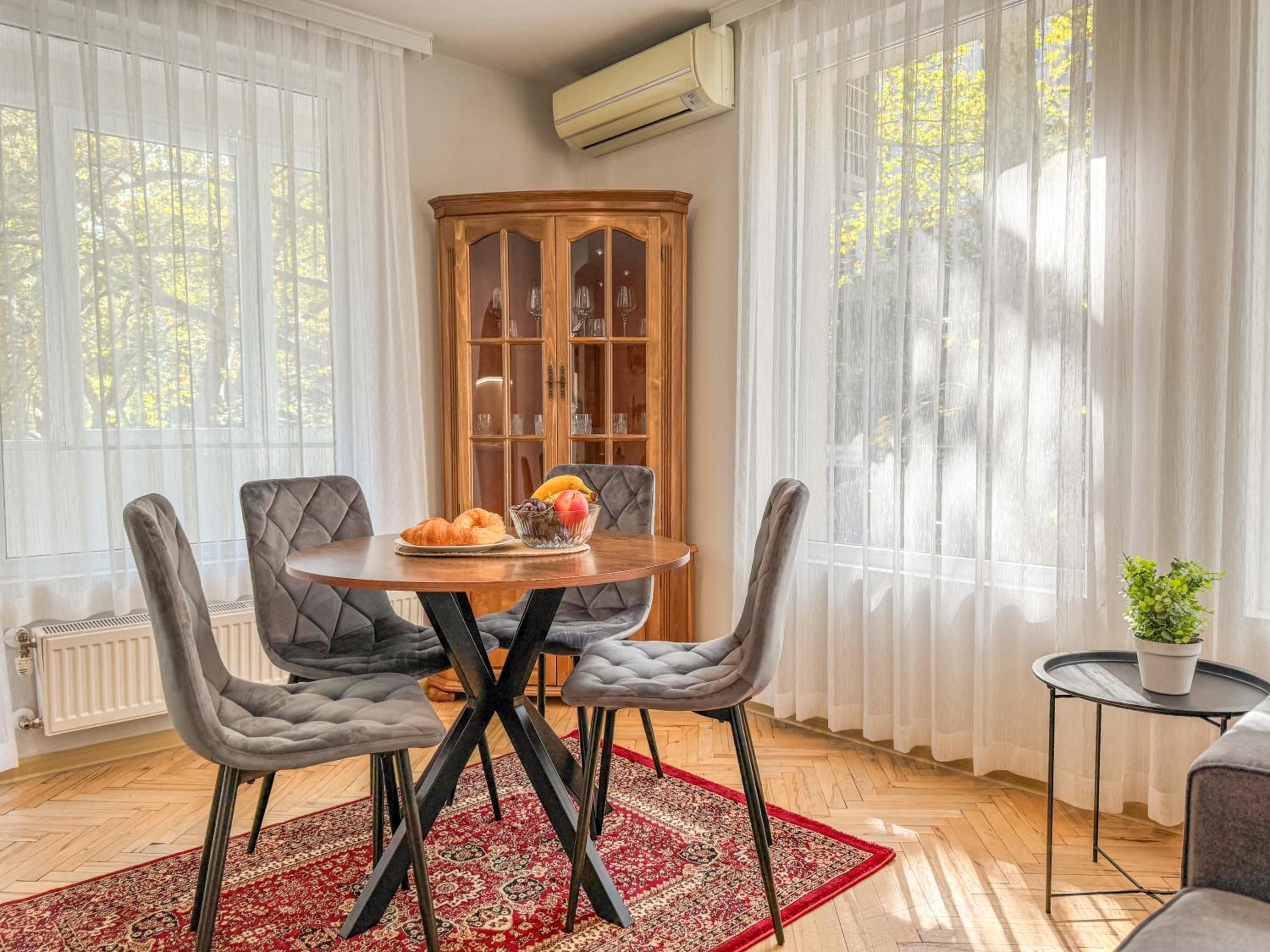 2BR Central and Cosy Trimonsium Apartment 5min from pedestrian street
