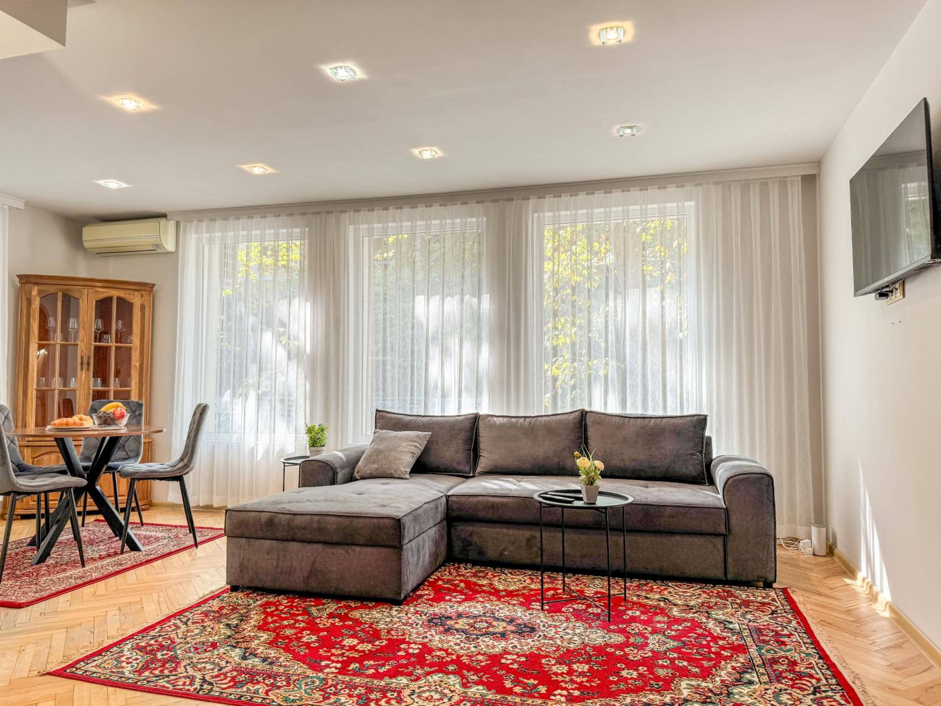 2BR Central and Cosy Trimonsium Apartment 5min from pedestrian street