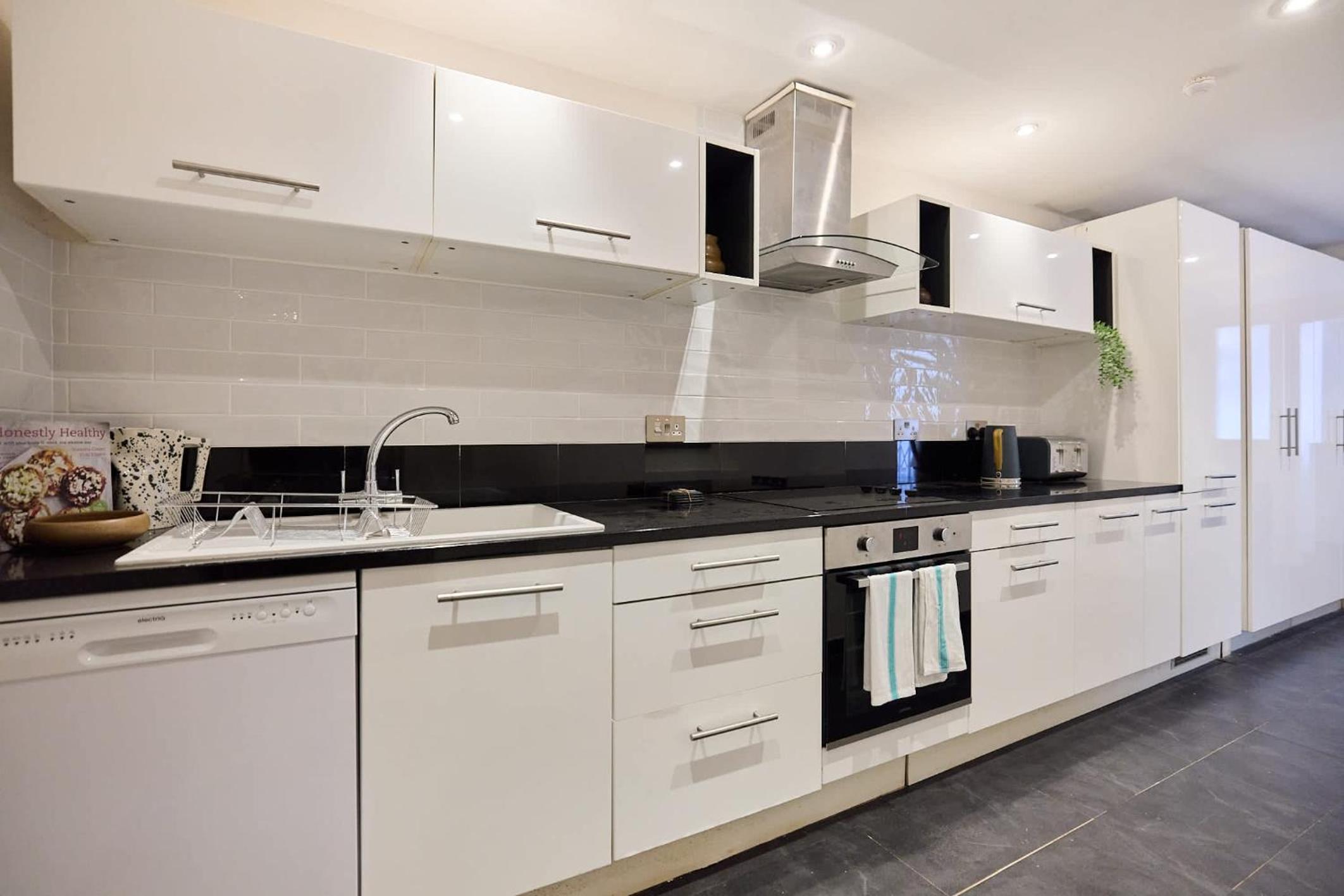Kensington Garden Flat with Office & Outdoor Space