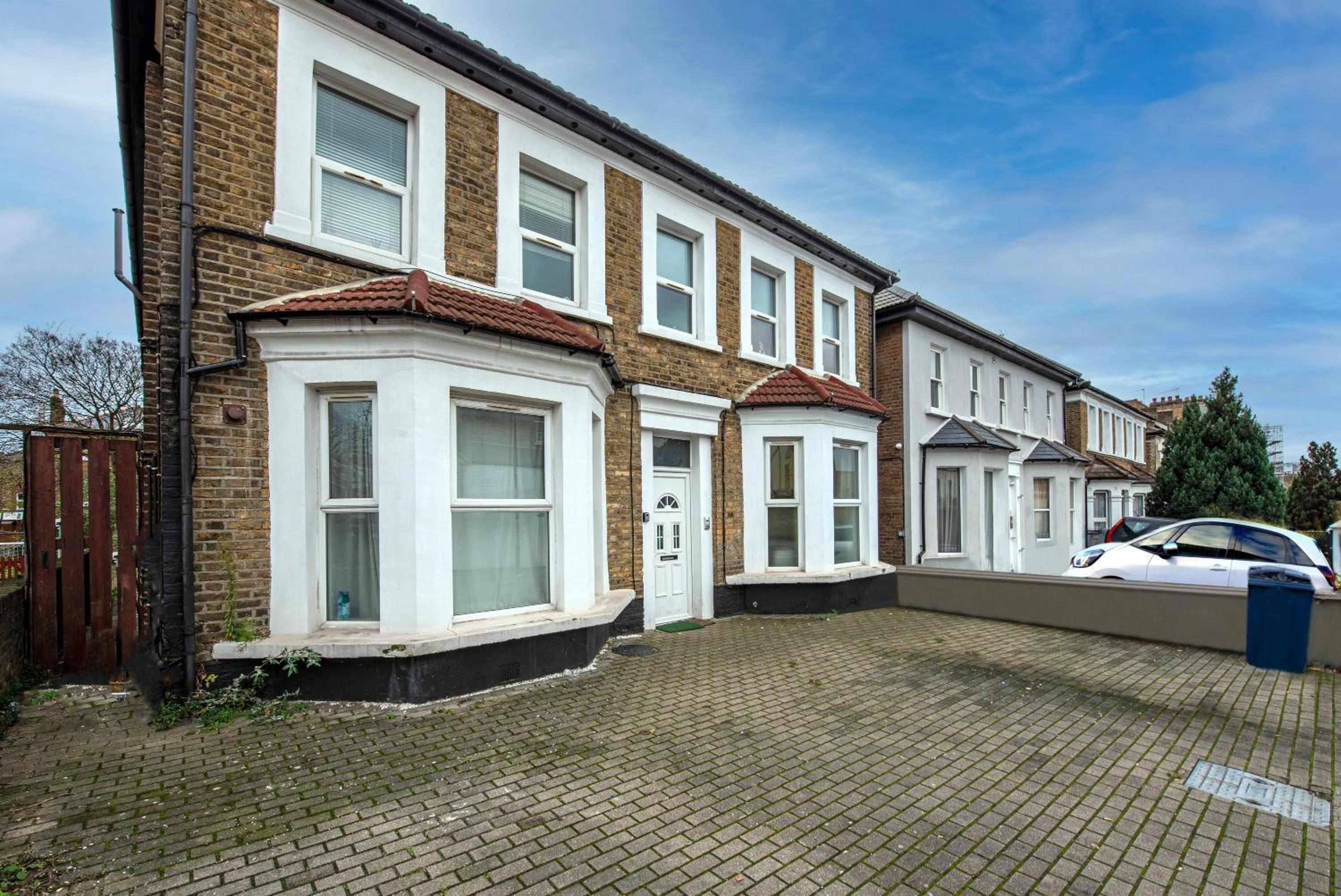 Ground Floor 2-Bed Near City Centre and Broadway