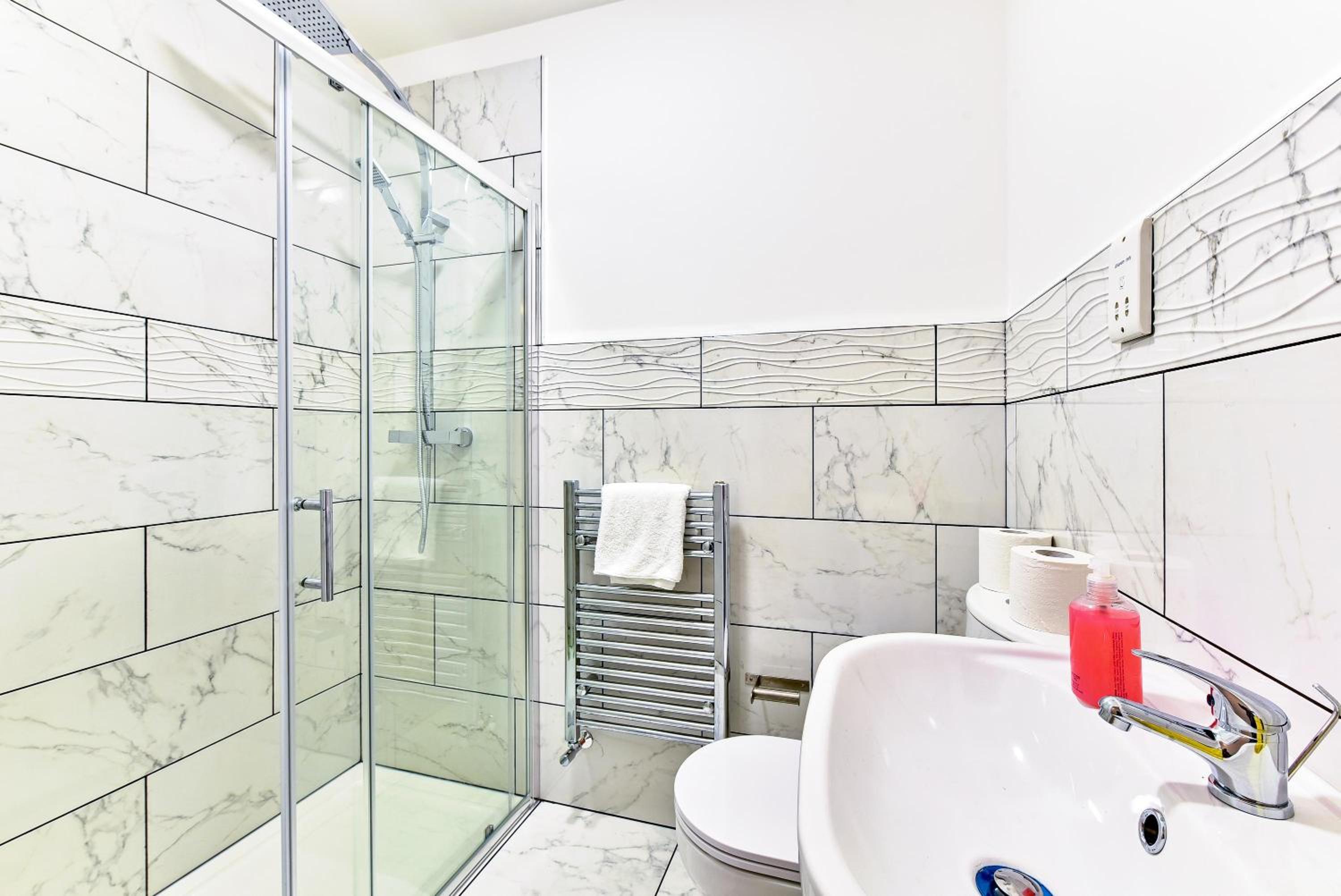 Ground Floor 2-Bed Near City Centre and Broadway