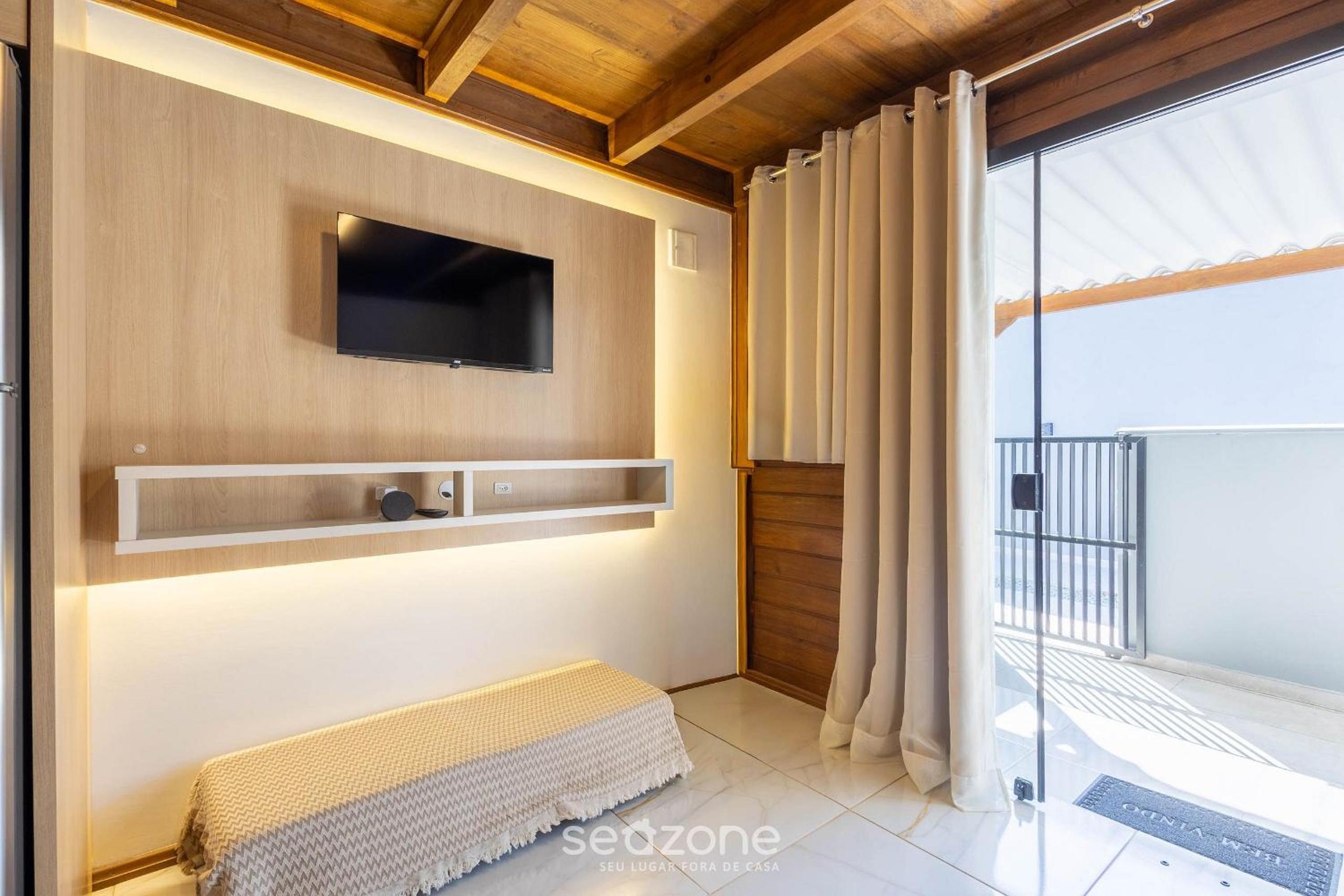 Comfortable and Sophisticated Accommodations Just Minutes from the Beach - VIL