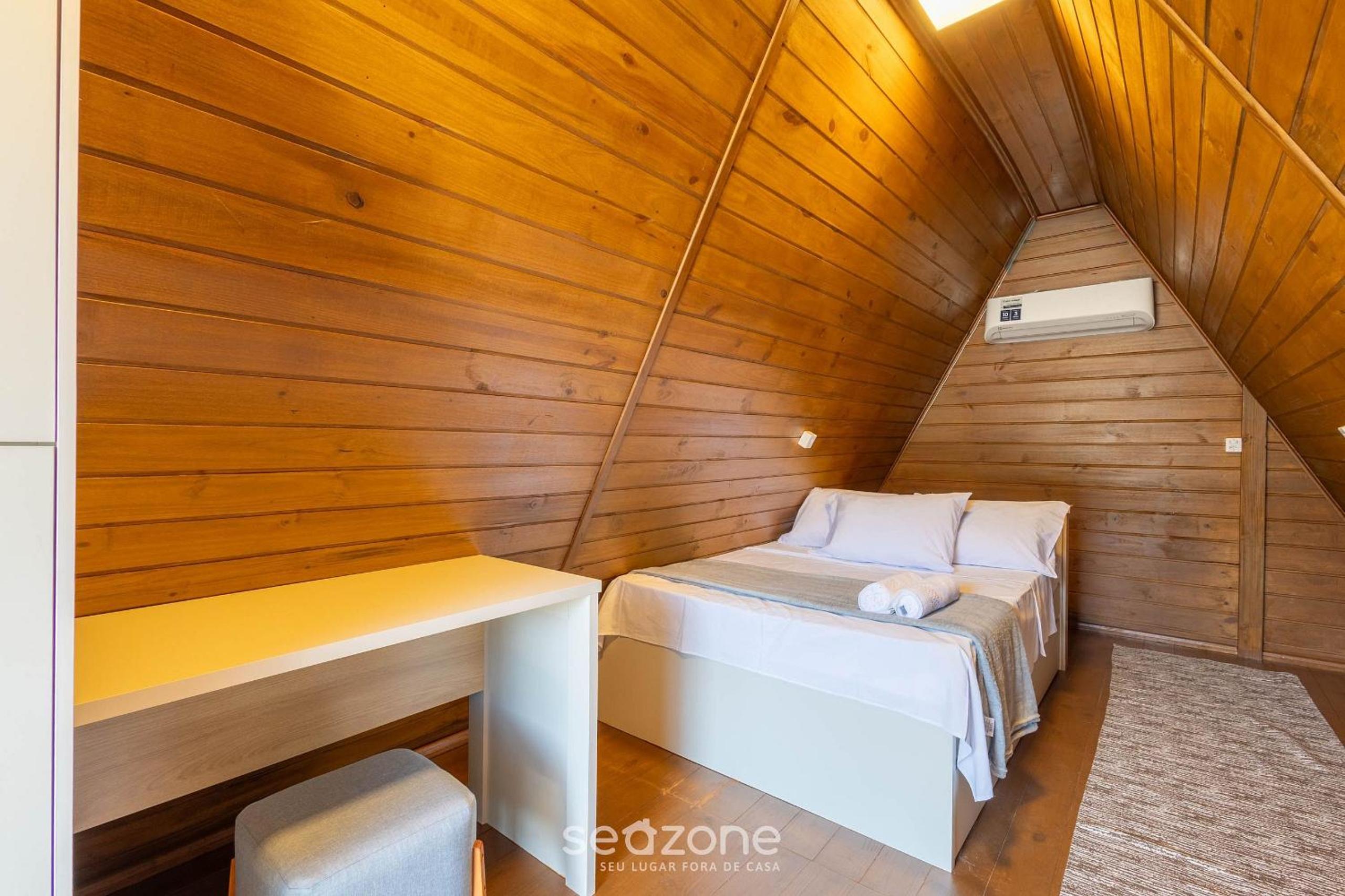Comfortable and Sophisticated Accommodations Just Minutes from the Beach - VIL